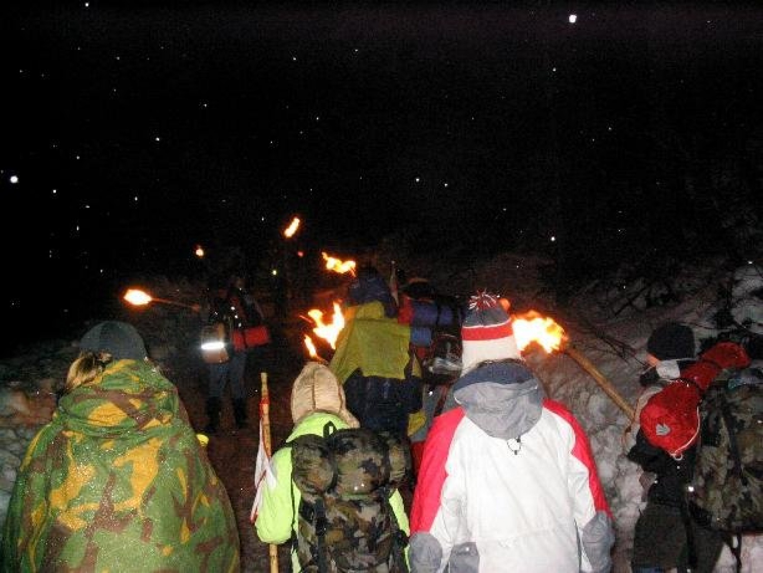 S baklami smo se odpravili do koče.