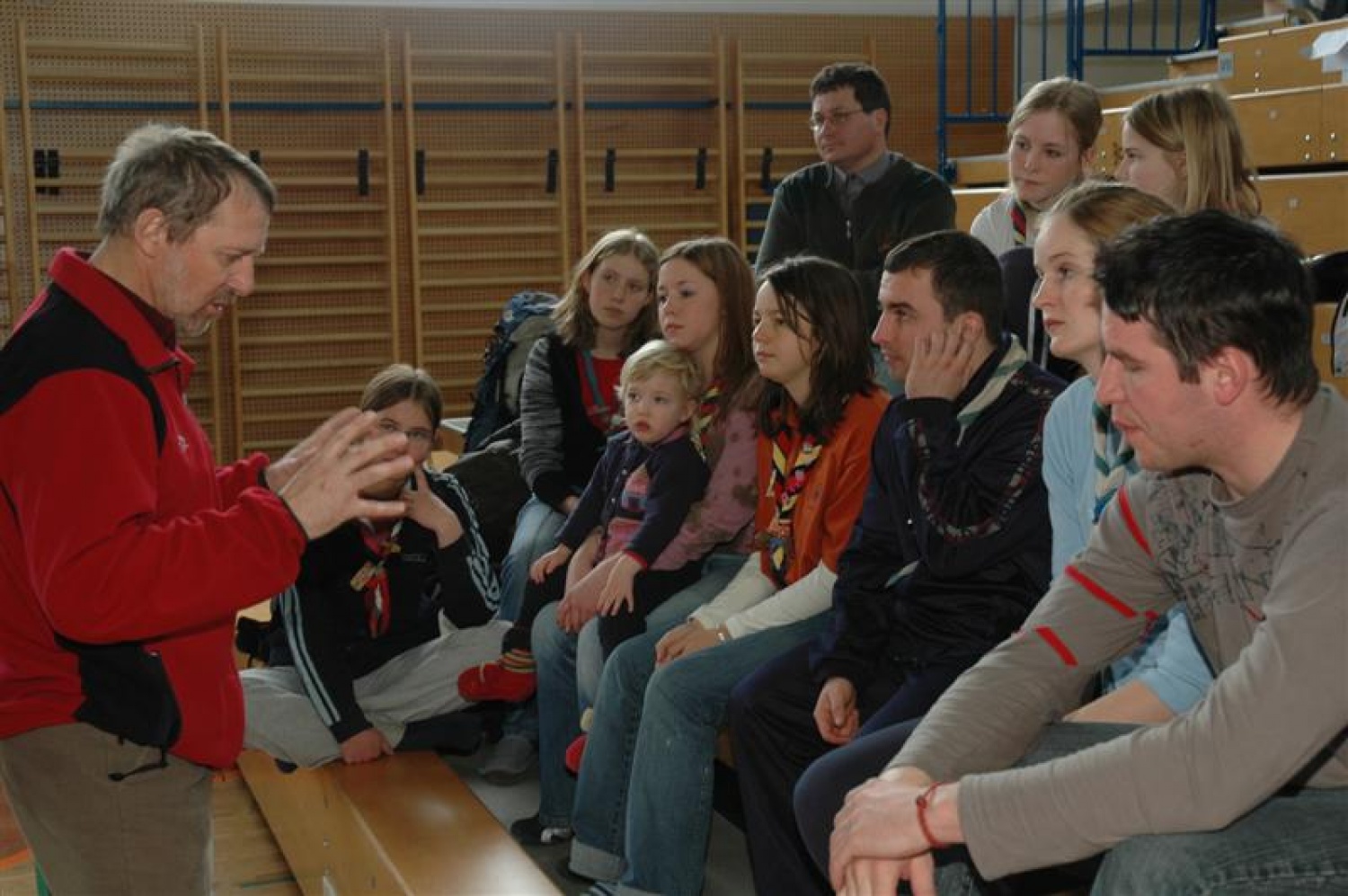 Delavnica o Gorski reševalni službi- kako reagirati ob nesreči v hribih. Vodil jo je gorski reševalec Tone Perčič.