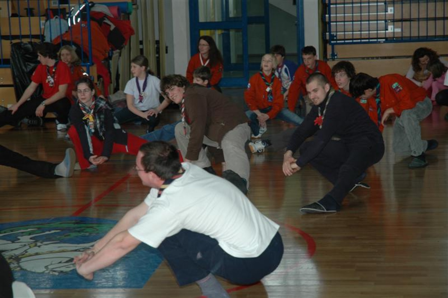 Skupinsko ogrevanje na začetku.