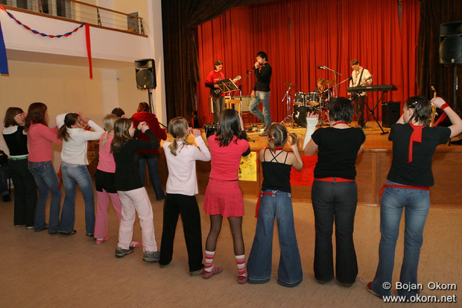 Plesalke so bile cel koncert v prvi vrsti.