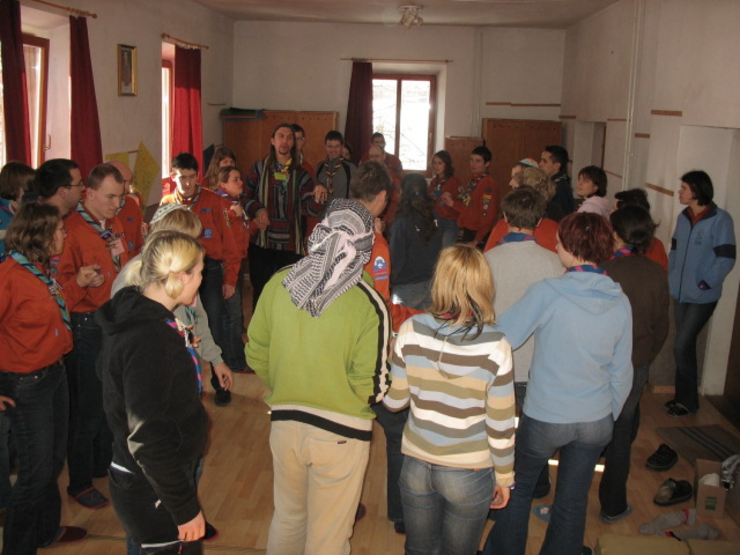 Leva noga, desna roka,...