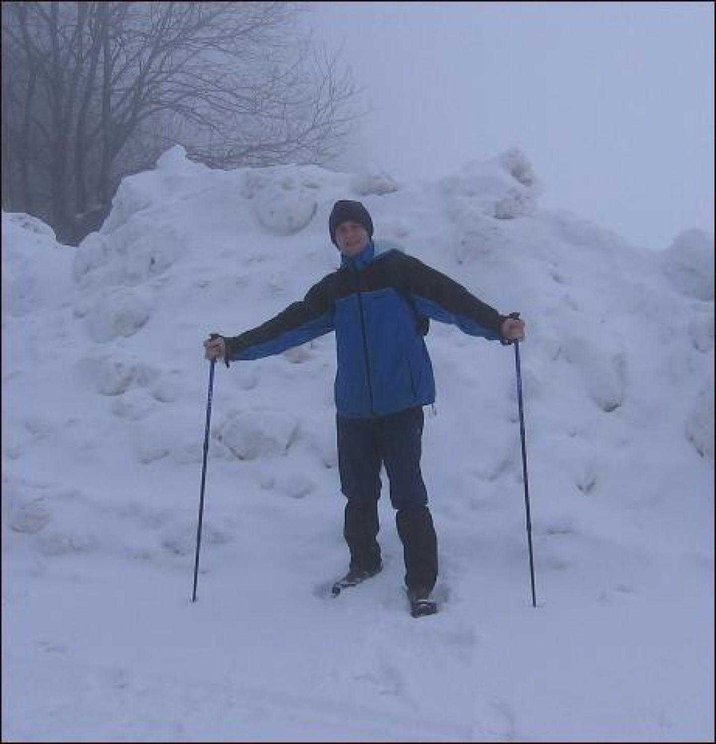 Dežela Trdinovih bajk in povesti o Gorjancih pa je bila ovita tudi v skrivnostno meglo in oblake. V majhni votlinici, kjer vedno pustimo plamen, naju je čakal svetel plamen. Prepustite se domišljiji in tako dodajte nov kamenček v mozaiku bajk o Gorjancih.