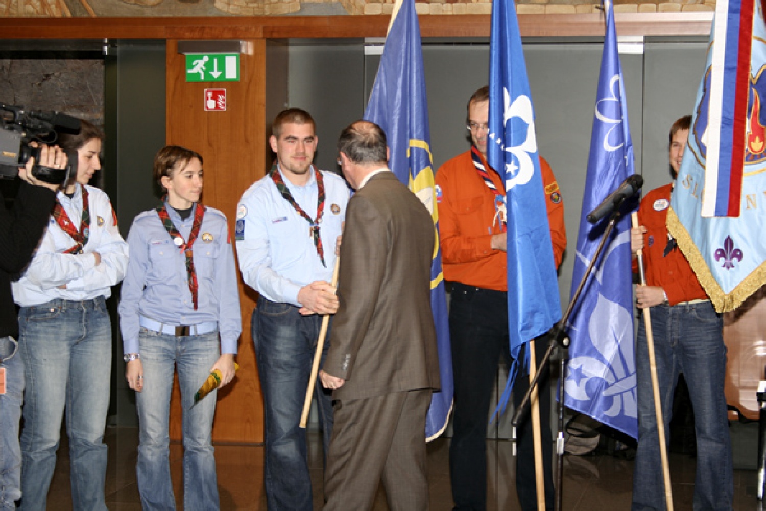 G. Cukjati je vsem dal roko