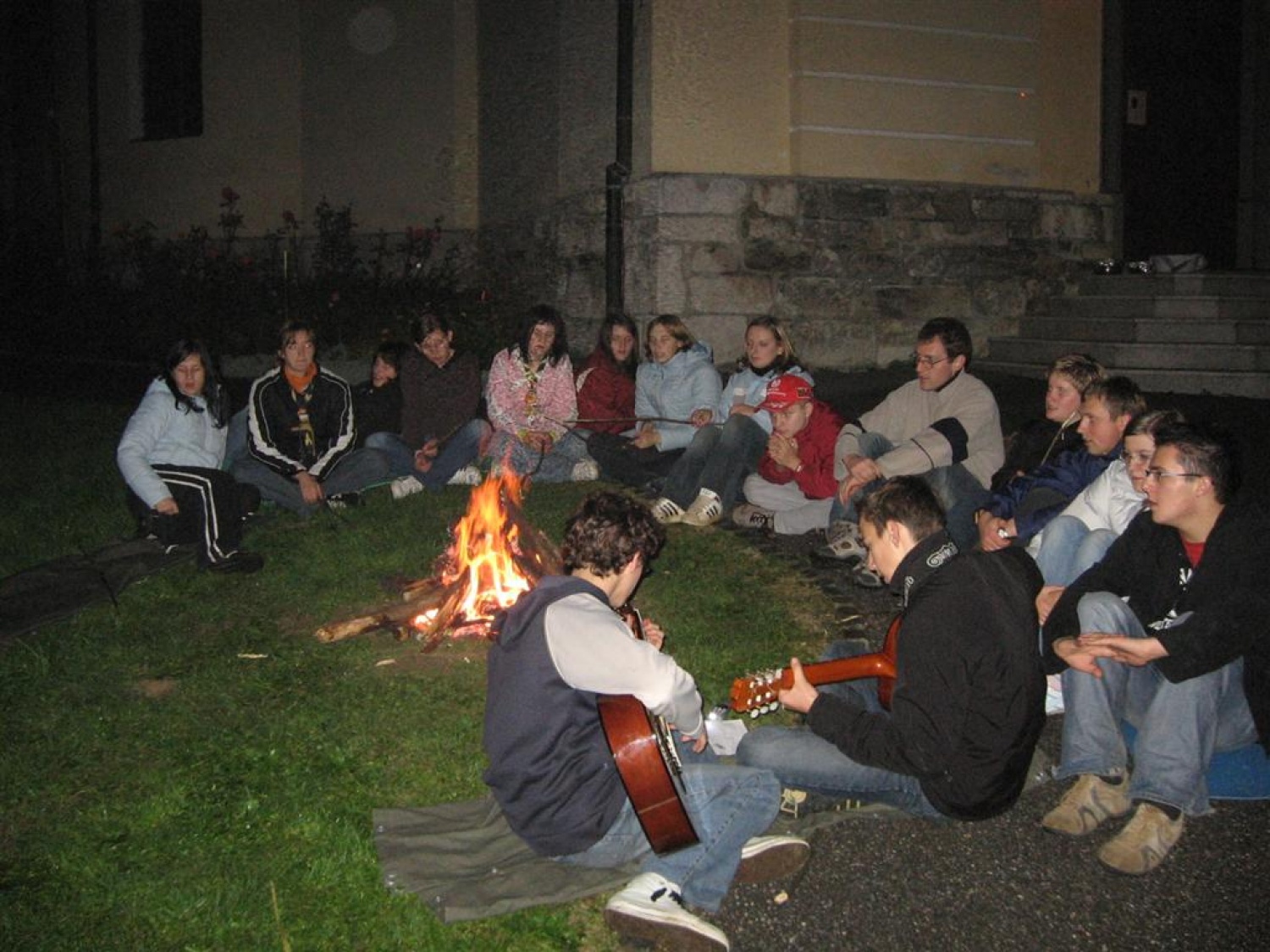 kak je fajn sedeti ob ognju