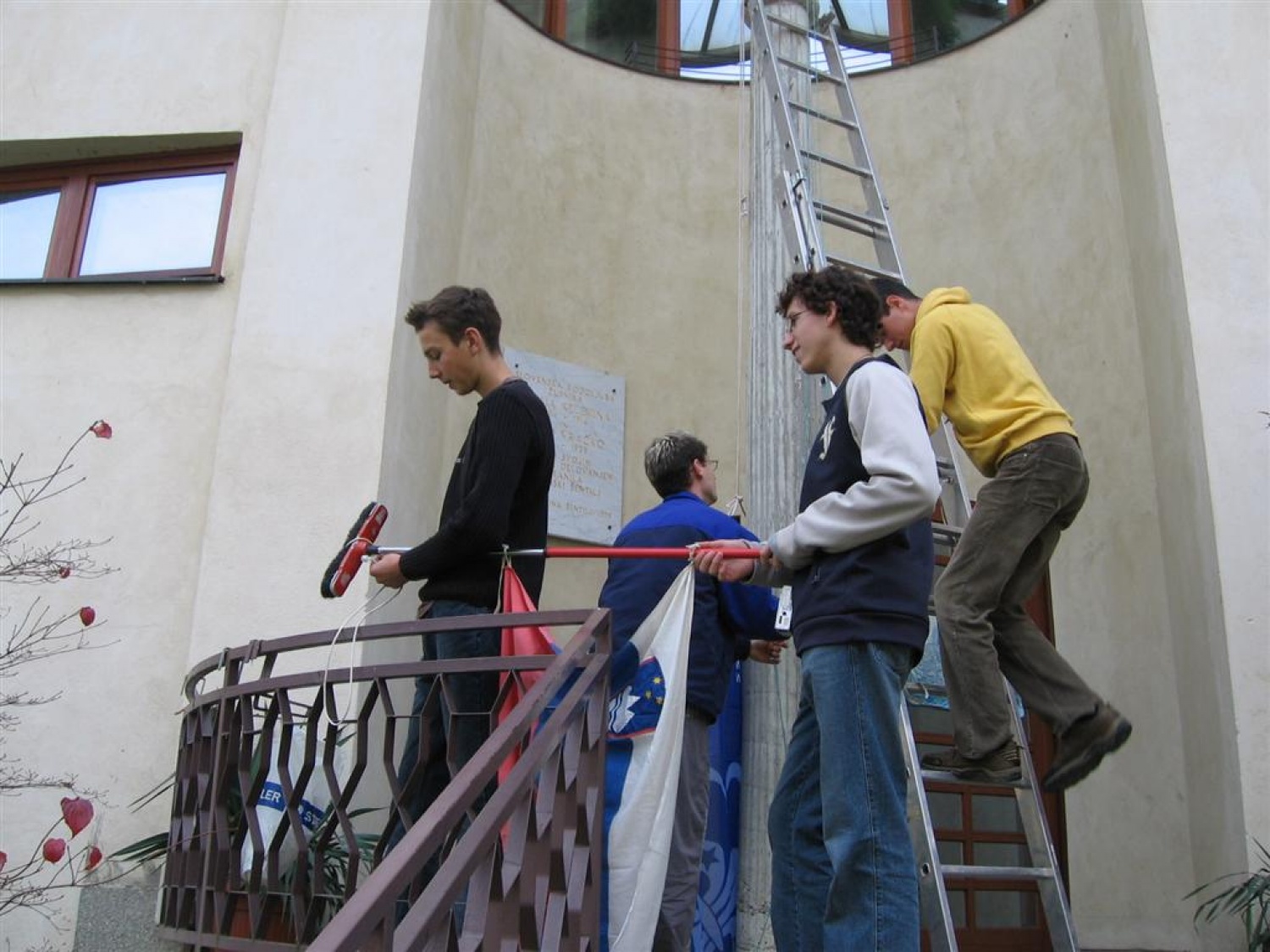 tudi metle so nam prav prišle ...