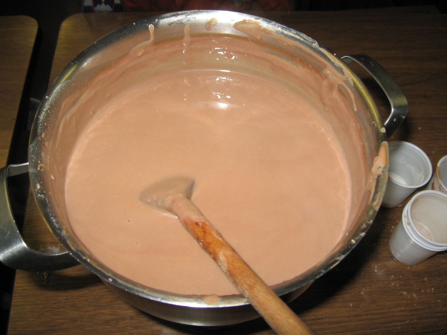 V petek, 2. decembra 2005 smo se, kot vsak prvi petek v mesecu, brezovški skavti zbrali pri skavtski maši. Tradicija veleva, da sledi po maši tudi zabaven program, zato smo tokrat skuhali čokolado - vročo seveda.