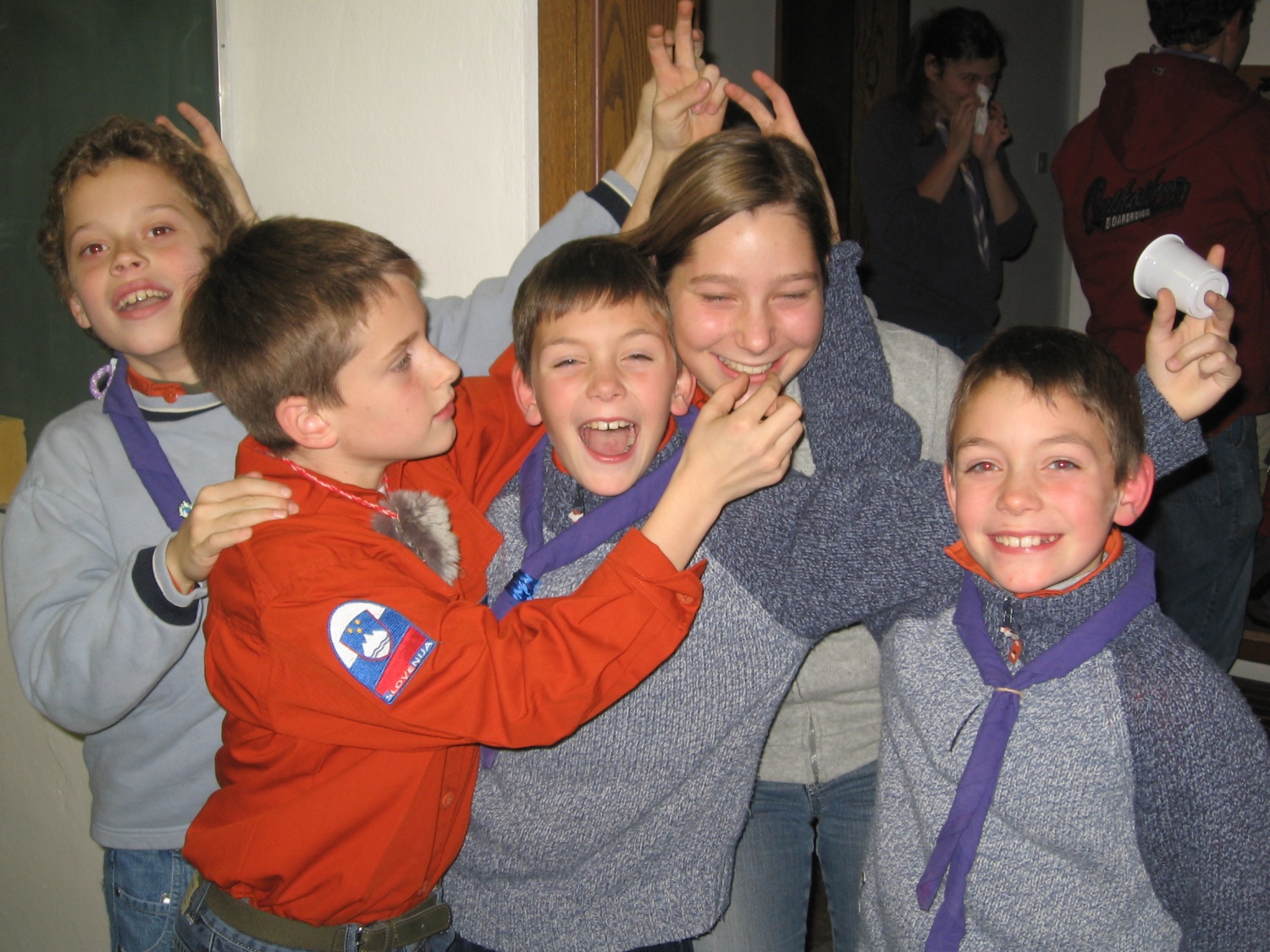 V petek, 2. decembra 2005 smo se, kot vsak prvi petek v mesecu, brezovški skavti zbrali pri skavtski maši. Tradicija veleva, da sledi po maši tudi zabaven program, zato smo tokrat skuhali čokolado - vročo seveda.