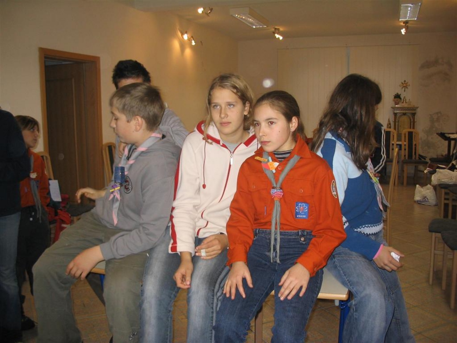 Četa zahodne straže (Nova Gorica1) se je v soboto 26.11.2005 odpravila na izhod v Deskle v soški dolini. Imeli smo pomembno nalogo spomniti se svojih skavtskih začetkov ter uradno imenovati nov ženski vod, ki se je pridružil aligatorkam, orlom, medvedom, pandam in tarantelam. Oglejte si fotografije!