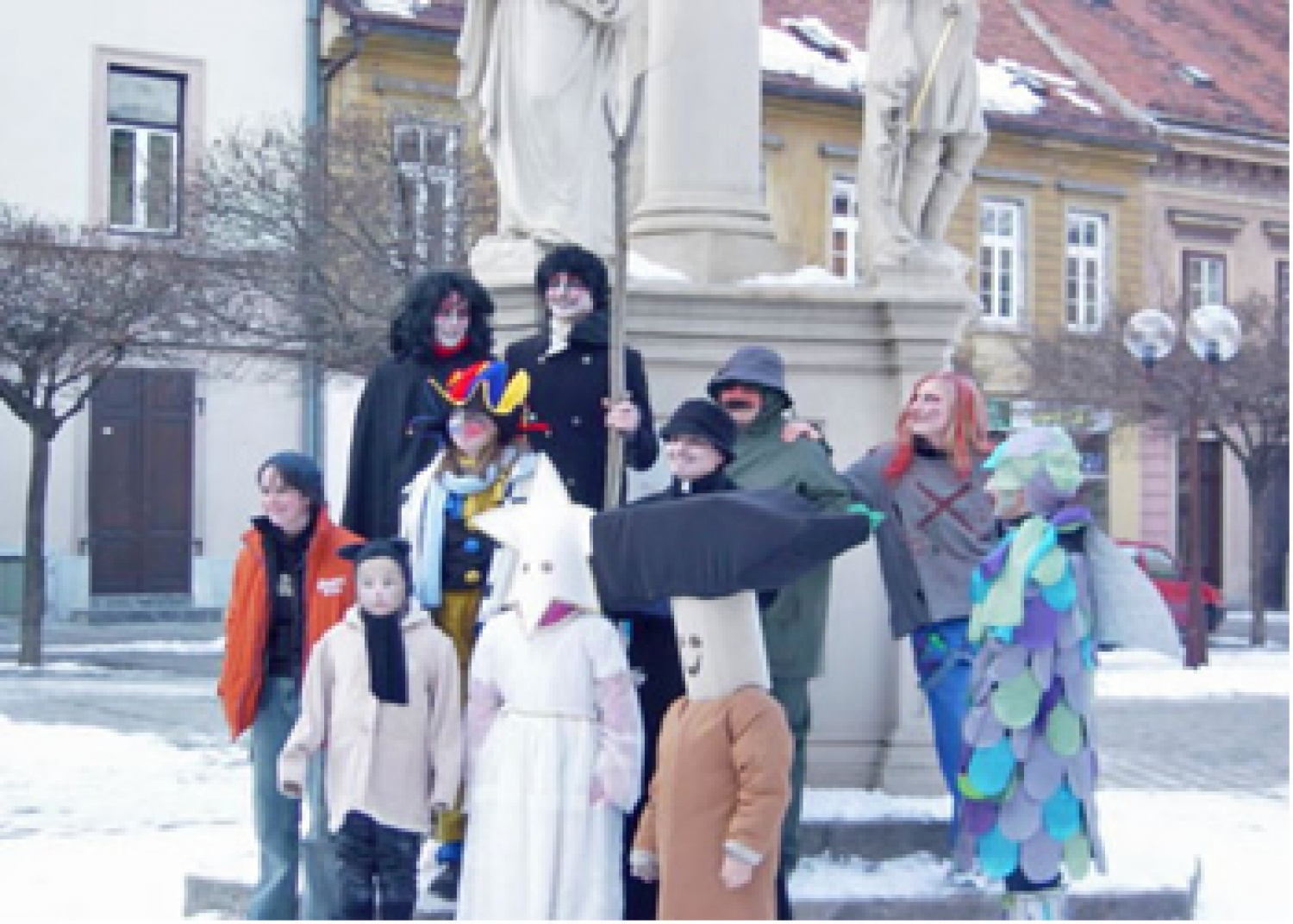 Sneg je počasi in vztrajno kopnel, sonček je vsak dan močneje sijal in, ko se je dodobra otoplilo je prišel na vrsto pust nasmejanih ust!