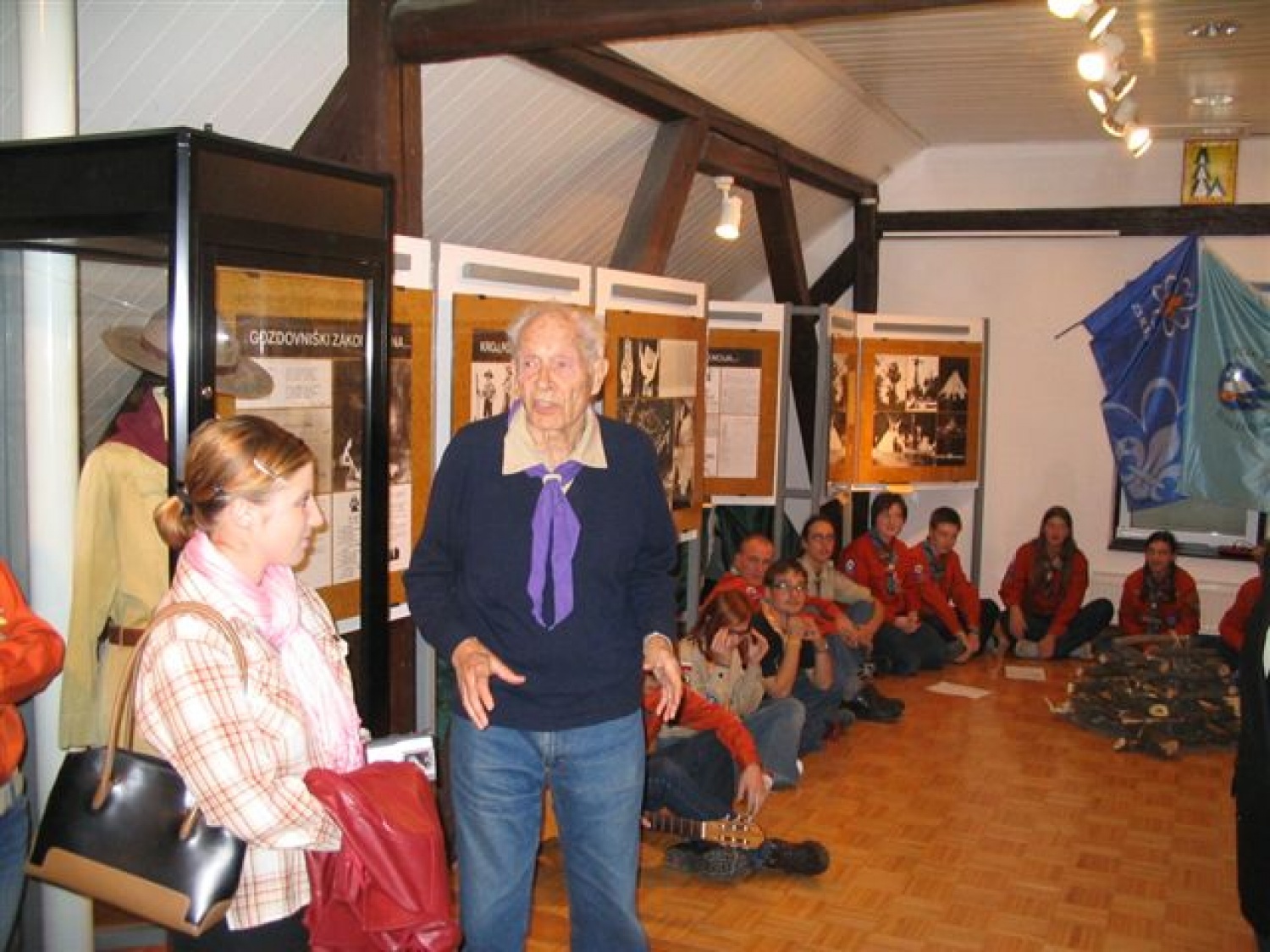 Za promocijo smo predstavili tudi svoj steg in rod, za samo otvoritev pa smo pripravili kulturni program, s katerim smo predstavili skupne točke in seveda tudi razlike med taborniki in skavti.