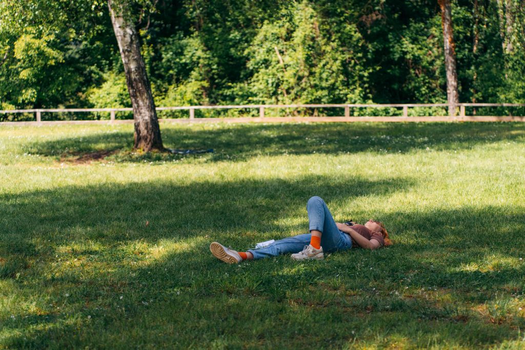 KAKO (SI) LAHKO POMAGAM V STISKI?