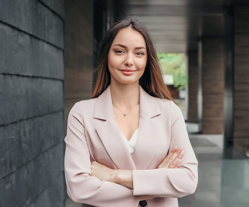 woman crossing her arms