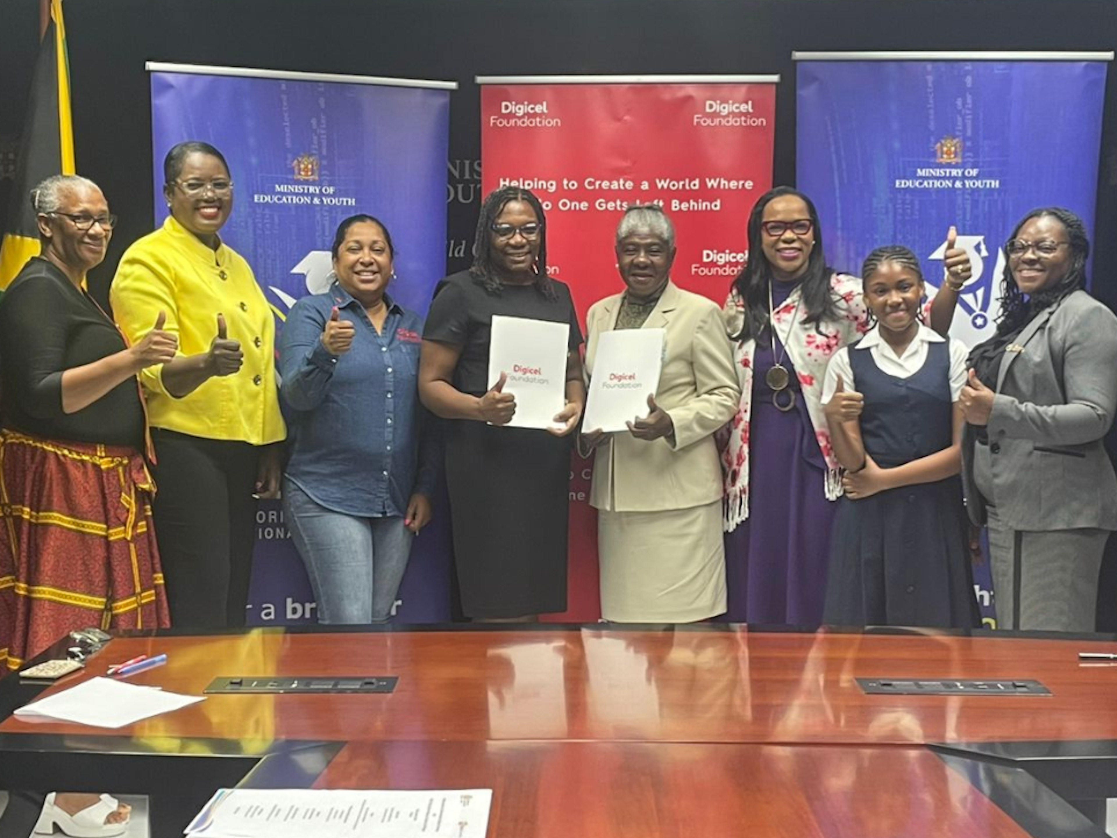 Santa Cruz signing (1080 x 720 px)