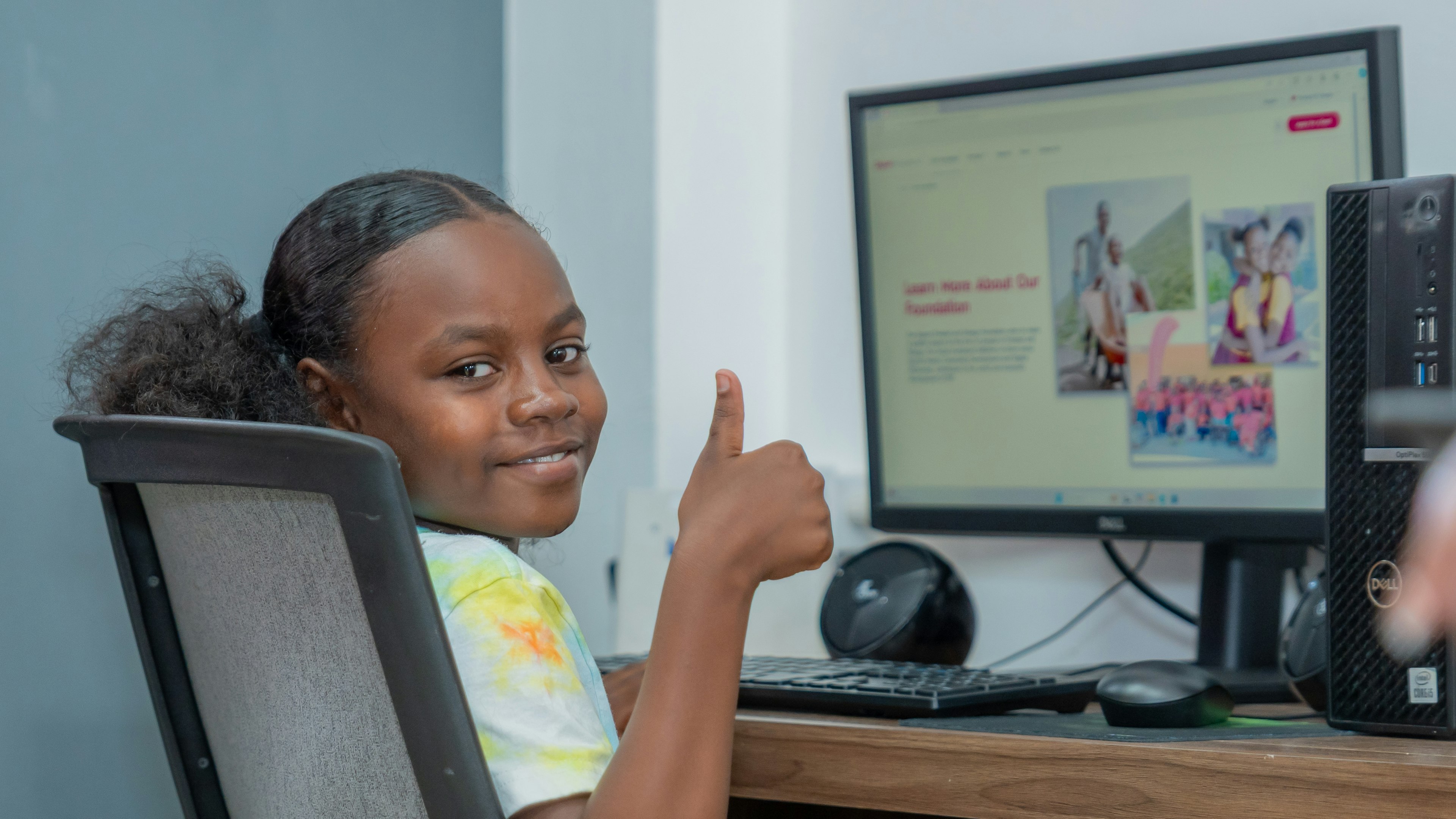 Girl at computer thumbs up