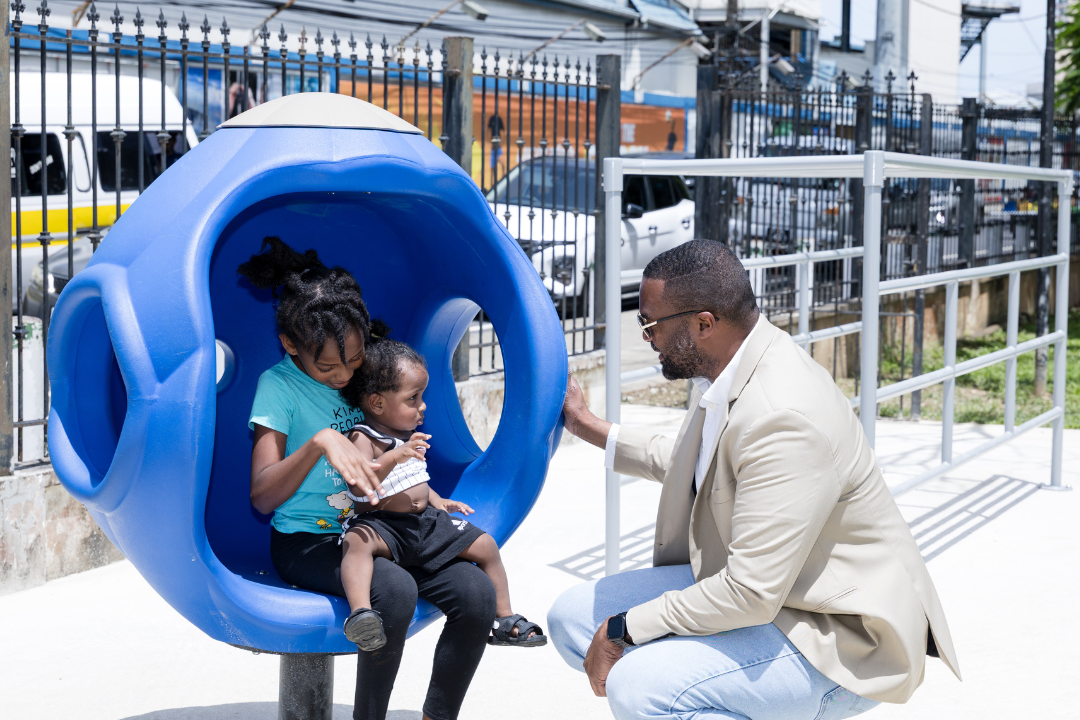 PoS mayor at park talking to two children