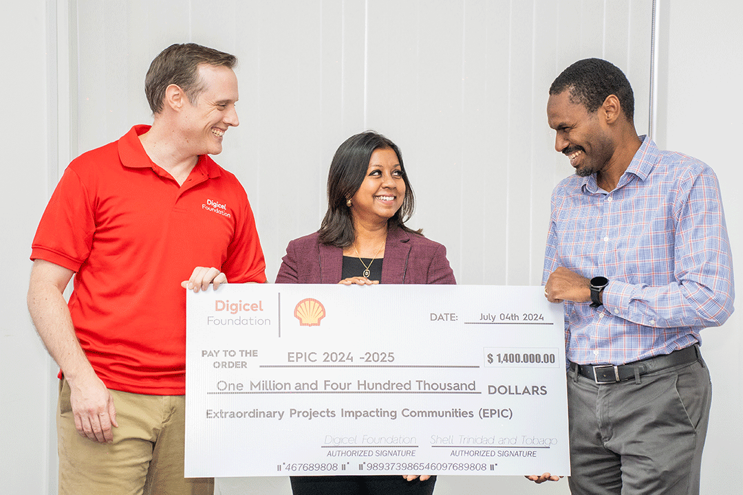 Three persons holding a big cheque