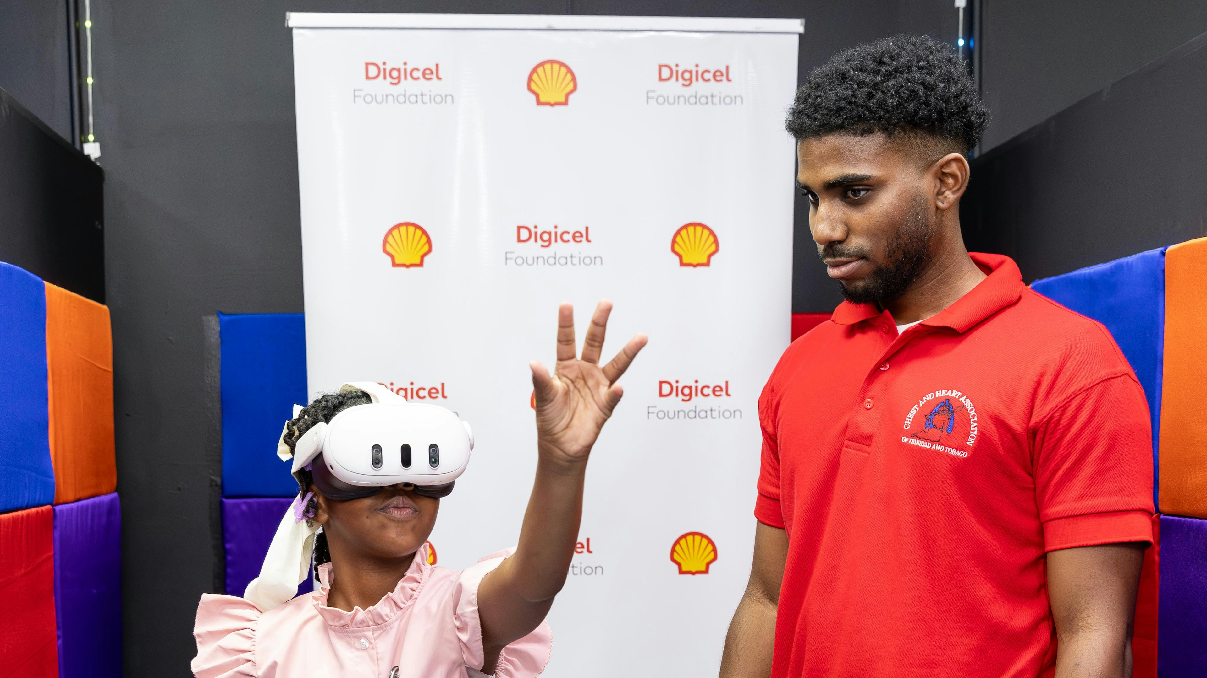 little girl using virtual reality