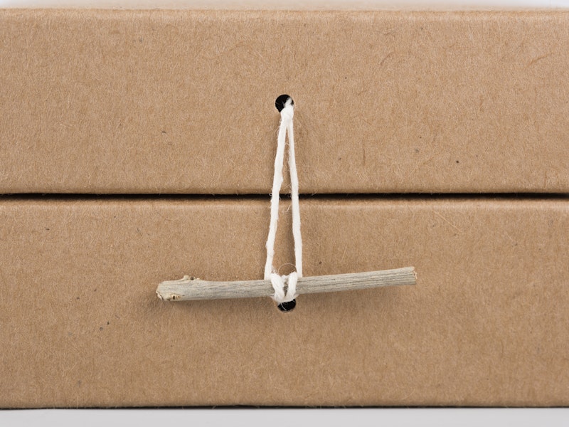 Detail: closure box for oil Detail: closure box for oil