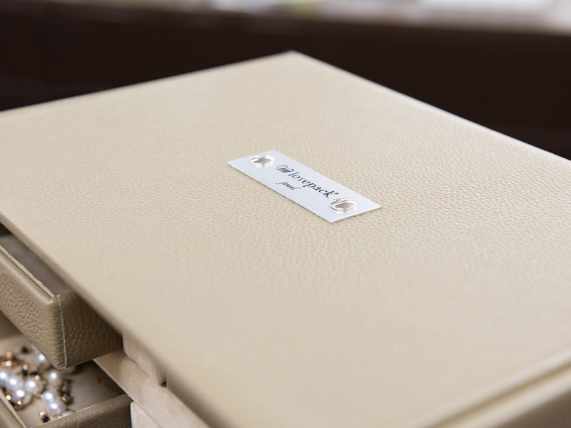 Detail finishes coffret for jewellery Detail finishes coffret for jewellery