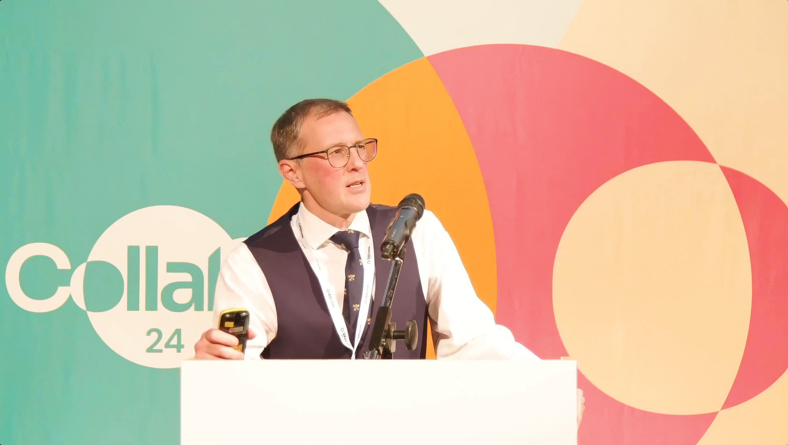 crowd, person, microphone, glasses, adult, male