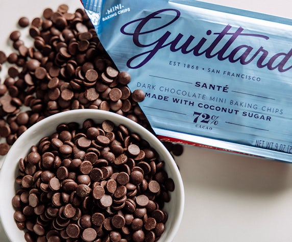 Santé dark chocolate mini baking chips, made with coconut sugar