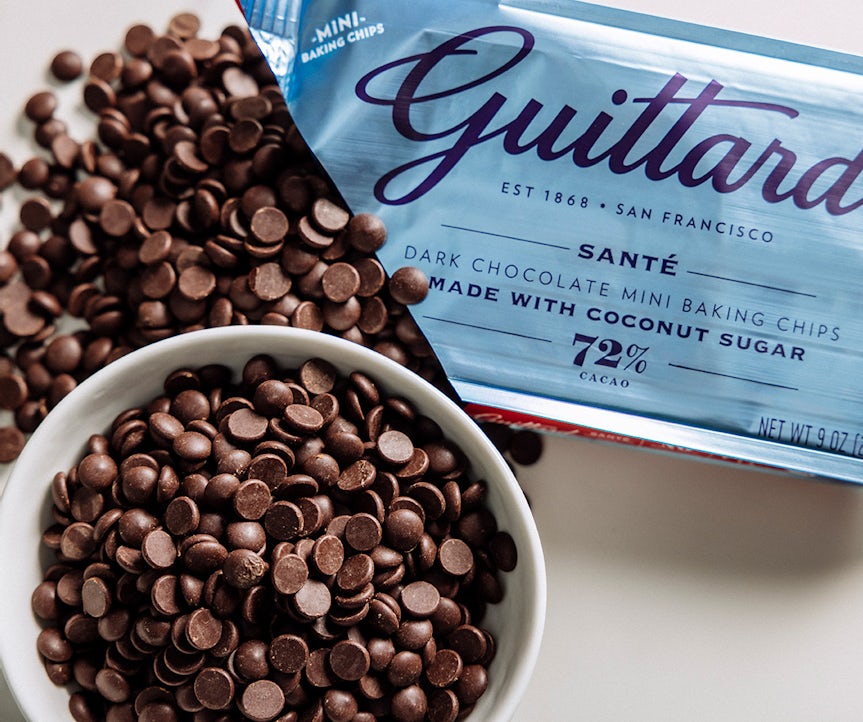 Santé dark chocolate mini baking chips, made with coconut sugar