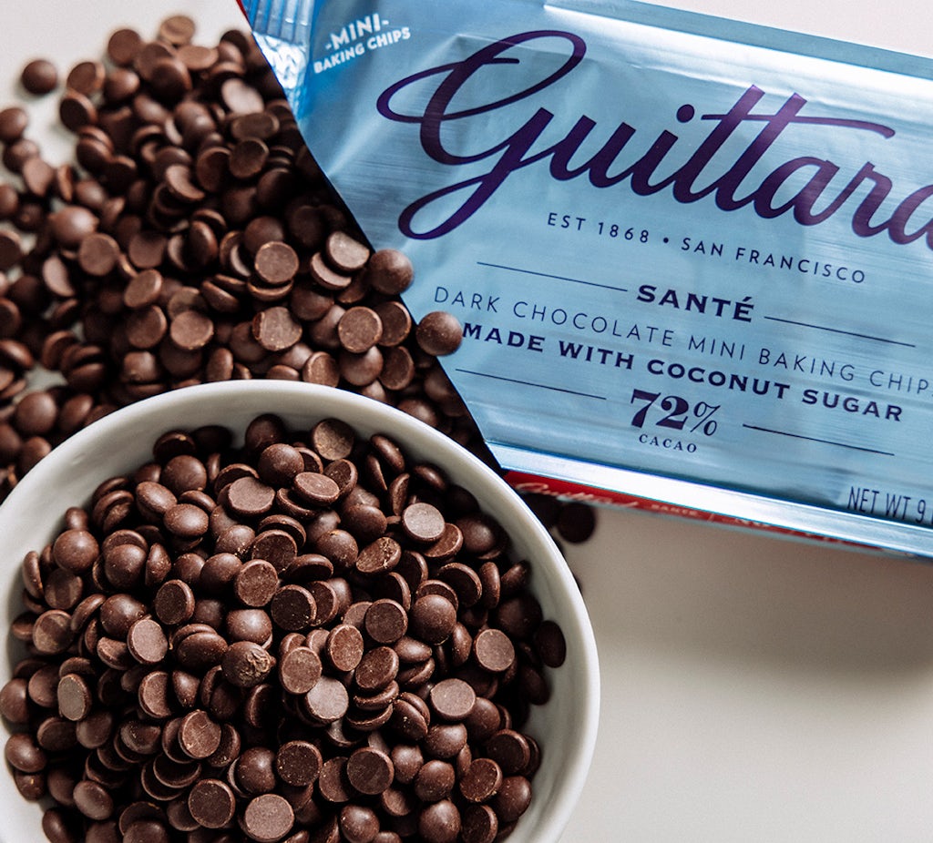 Santé dark chocolate mini baking chips, made with coconut sugar