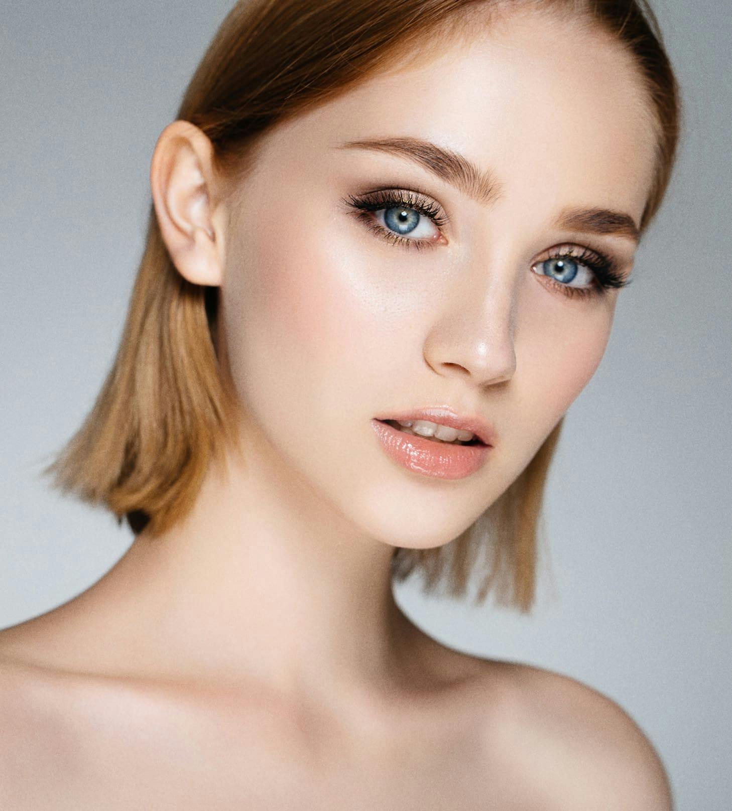 woman with short bob
