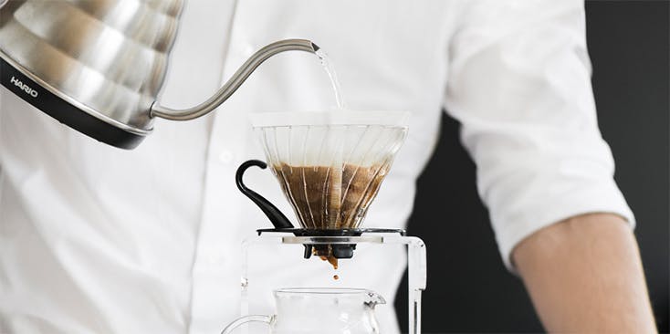 Kaffee gießen Kaffee gießen