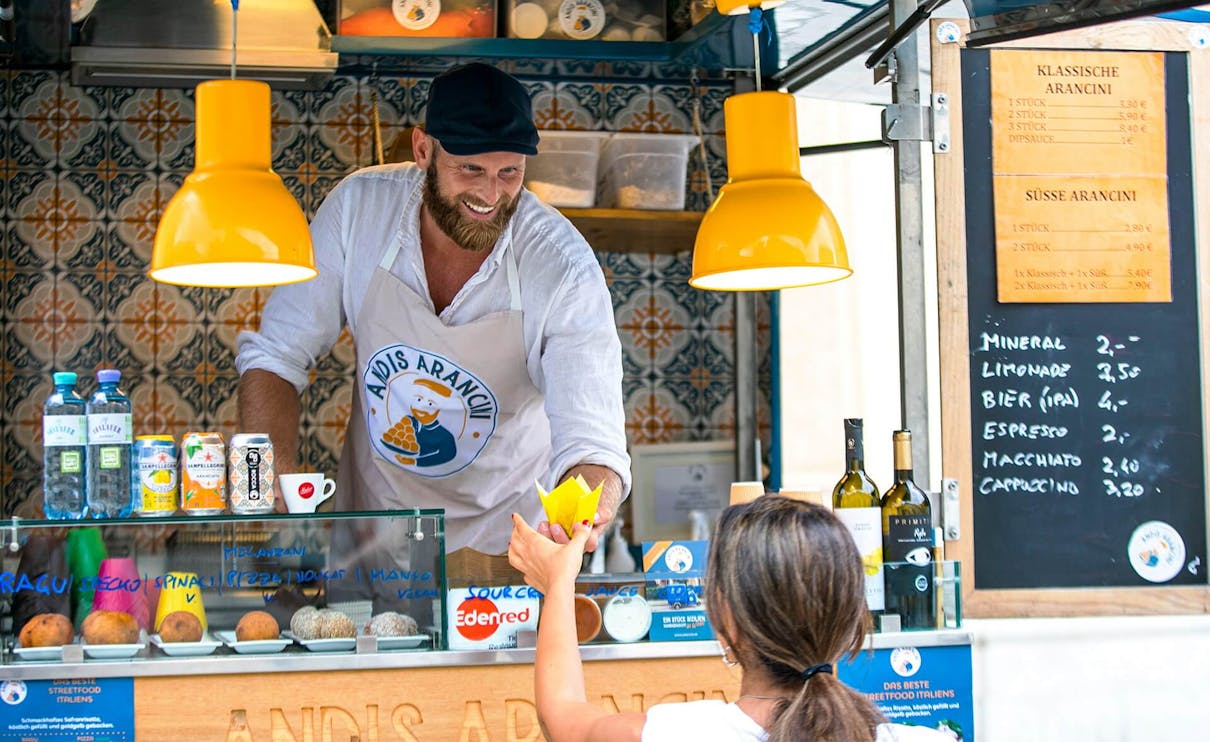 readyGo Verkäufer im Foodtruck