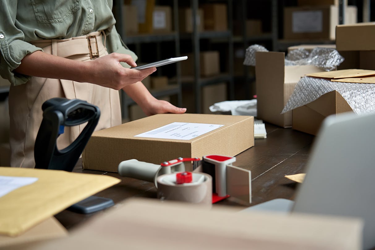 Lagerverwaltung Im Lager Pakete verpacken