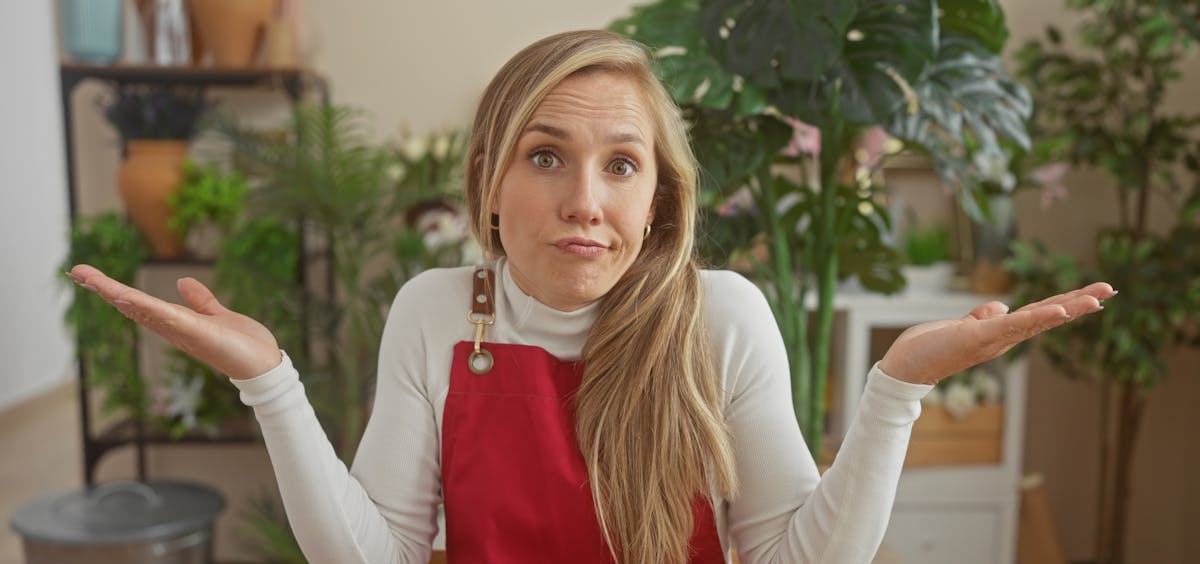 Unternehmerin ratlos ohne Kasse Unternehmerin ratlos ohne Kasse