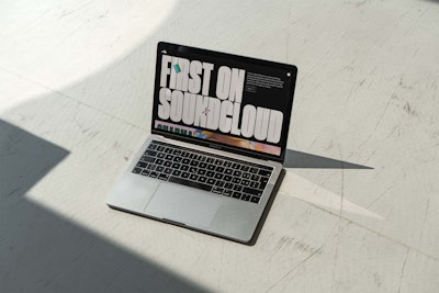 Homepage in a Macbook Mockup