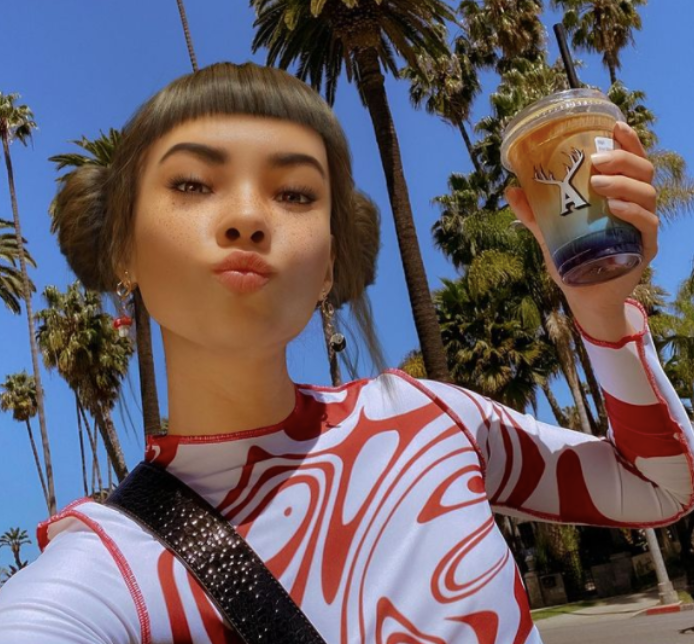 Exemple d'influenceuse virtuelle @lilmiquela