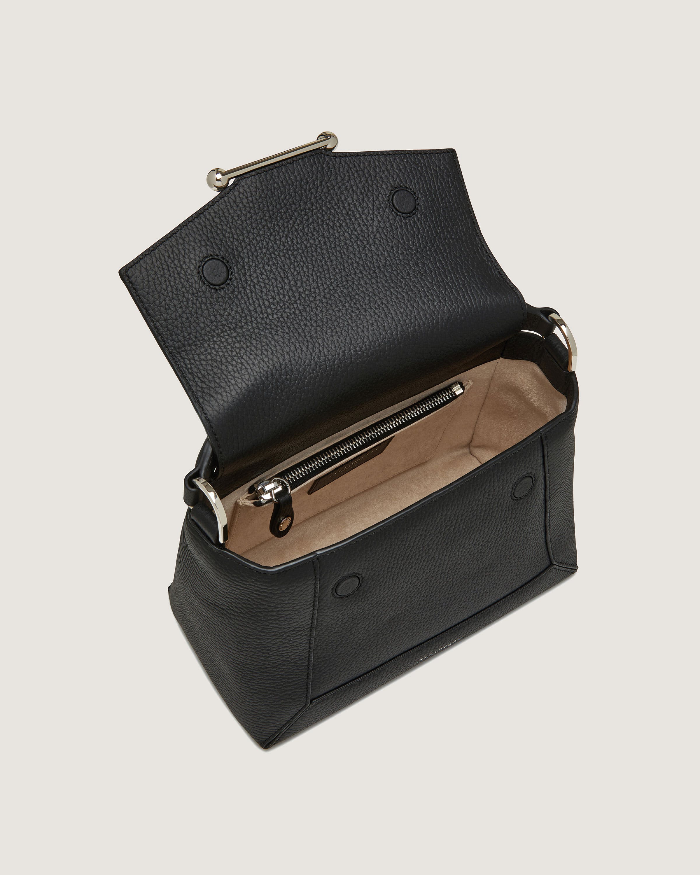 シルバー金具 | Strathberry 日本 / Japan シルバー金具 | Strathberry 日本 / Japan