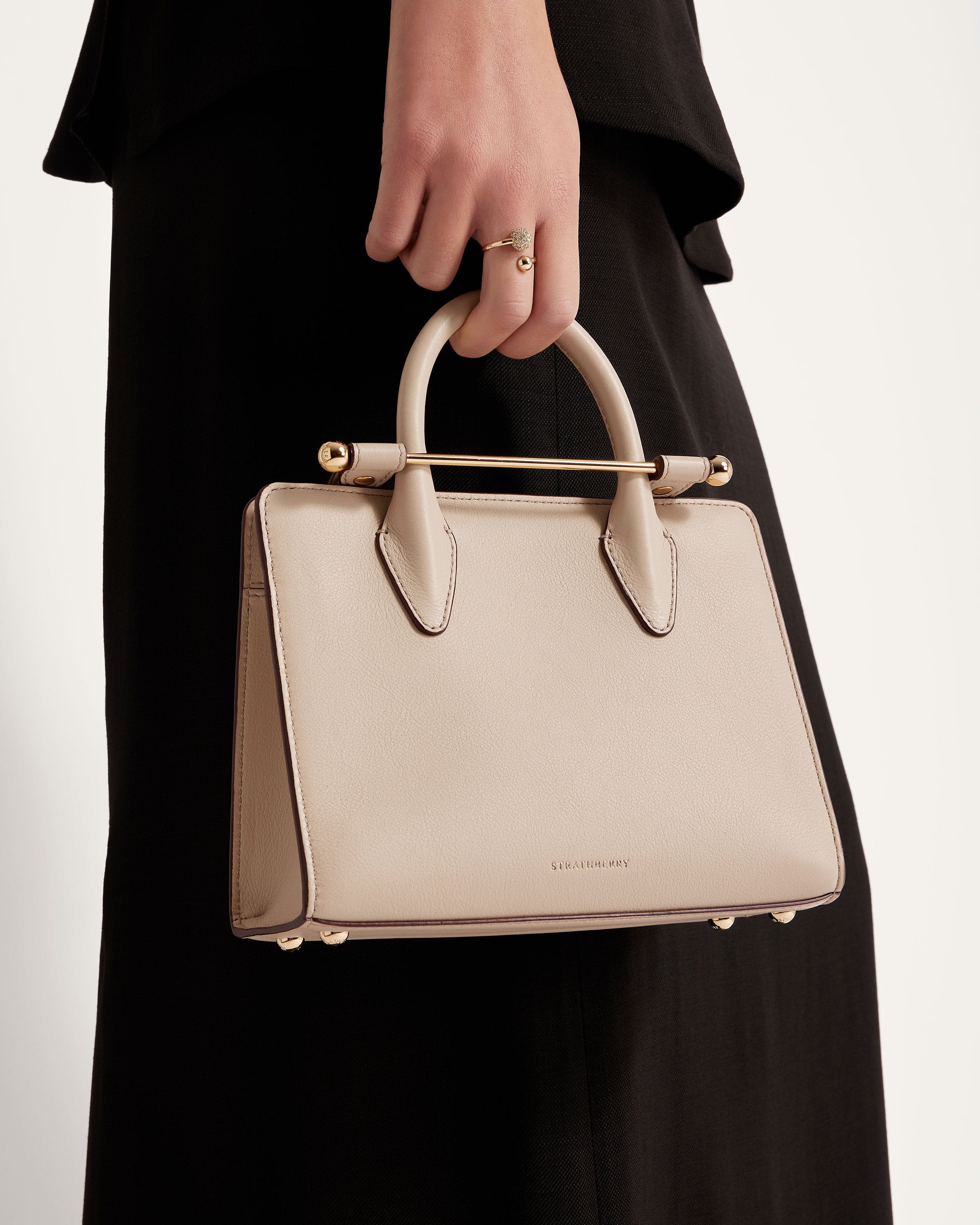 ストラスベリー　ミディトートバッグ　カプチーノ ストラスベリーミディトートバッグカプチーノ