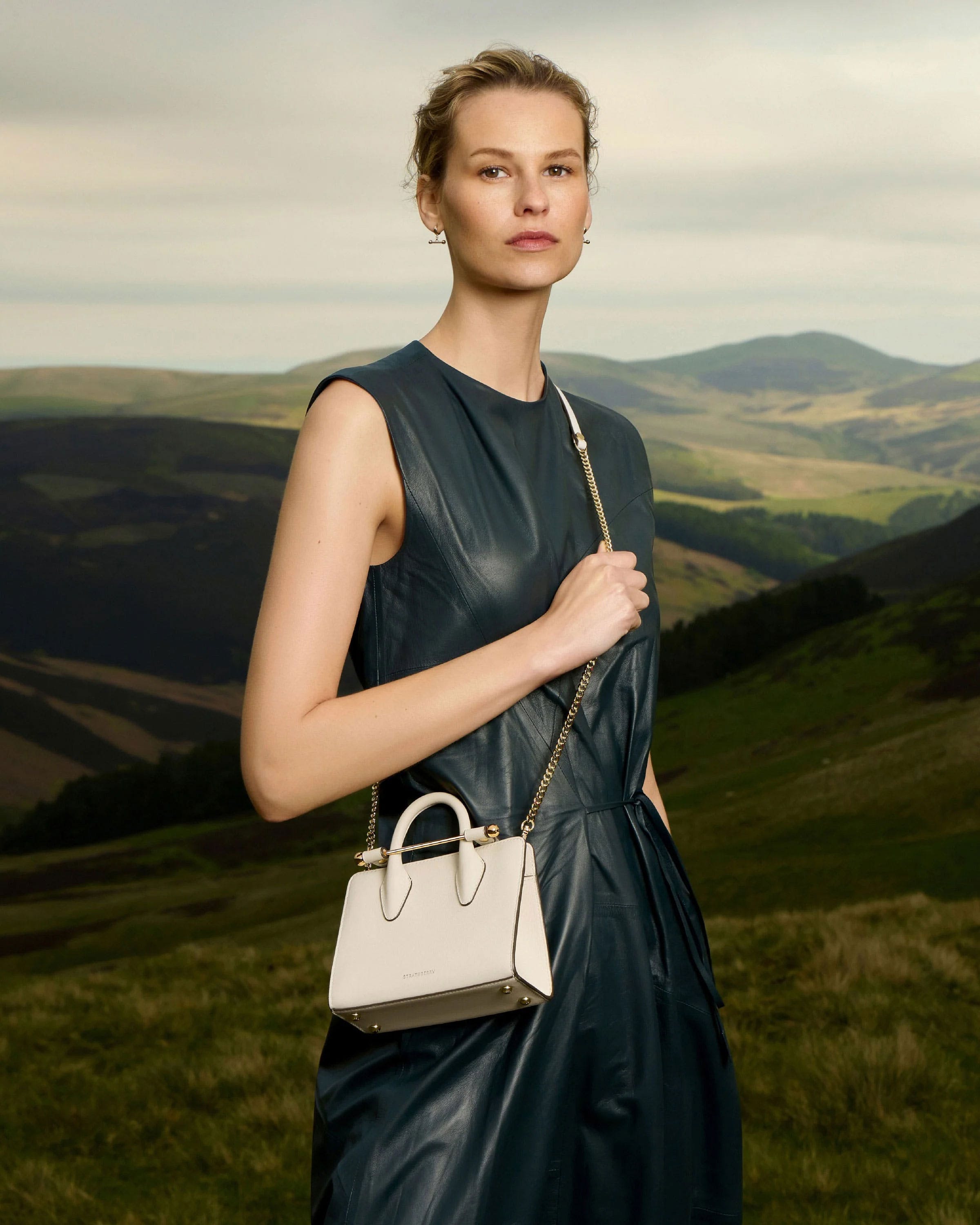 □美品□ □極美品□ STRATHBERRY ストラスベリー レザー チェーン 