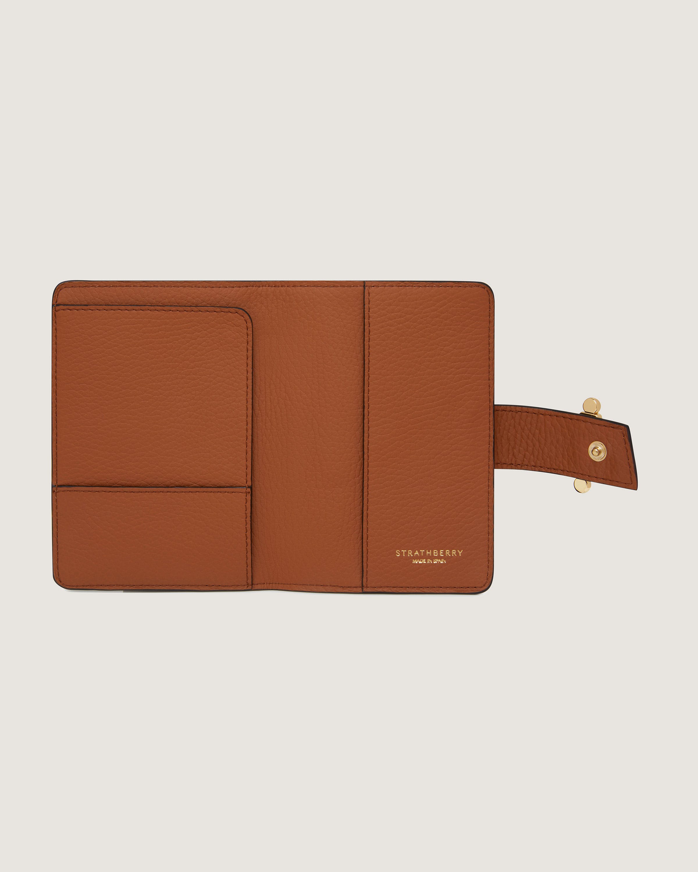 【STRATHBERRY】パスポート ホルダー Strathberry - Multrees Passport Holder - Black