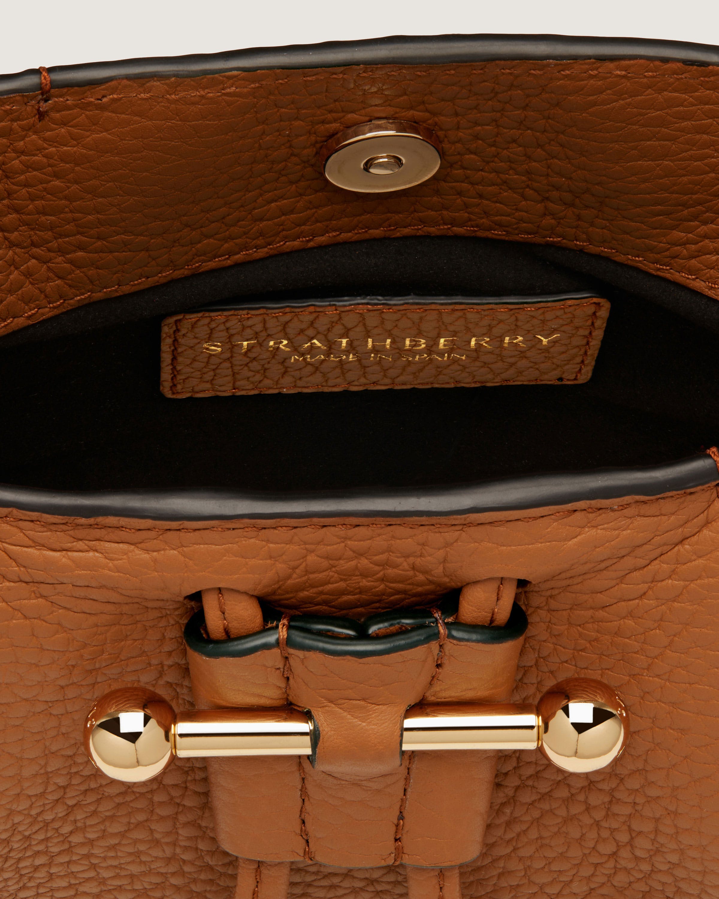 ストラスベリー シャルロット・レザー巾着クロスボディバッグ Osette Crossbody | Strathberry 日本 / Japan