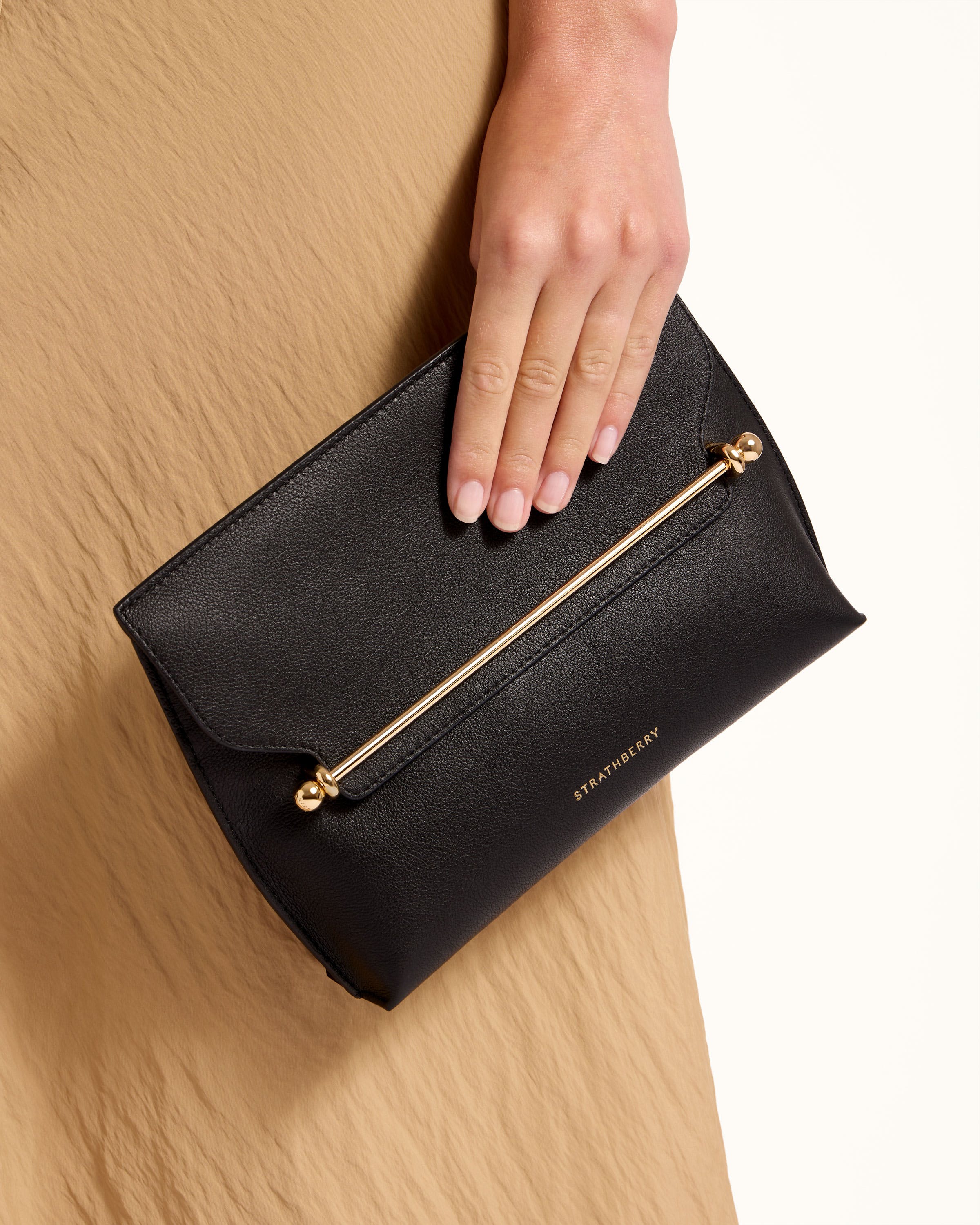 ◆人気商品◆【STRATHBERRY】Stylist クラッチ ショルダーバッグ Strathberry - Stylist - Crossbody Leather Clutch - Black