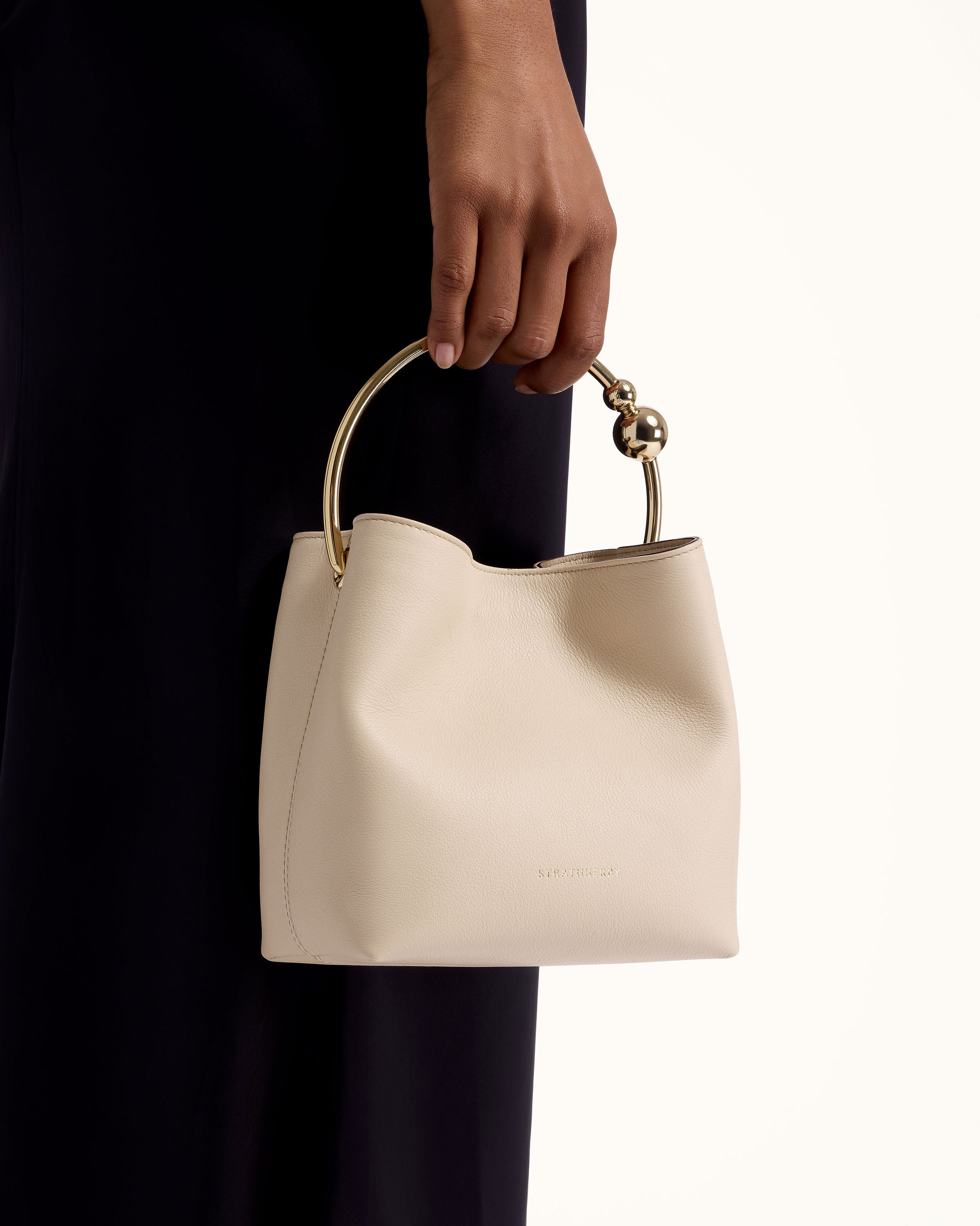 【英国王室御用達ブランド】 STRATHBERRY The Circus バッグ Strathberry - The Circus - Beige / Natural