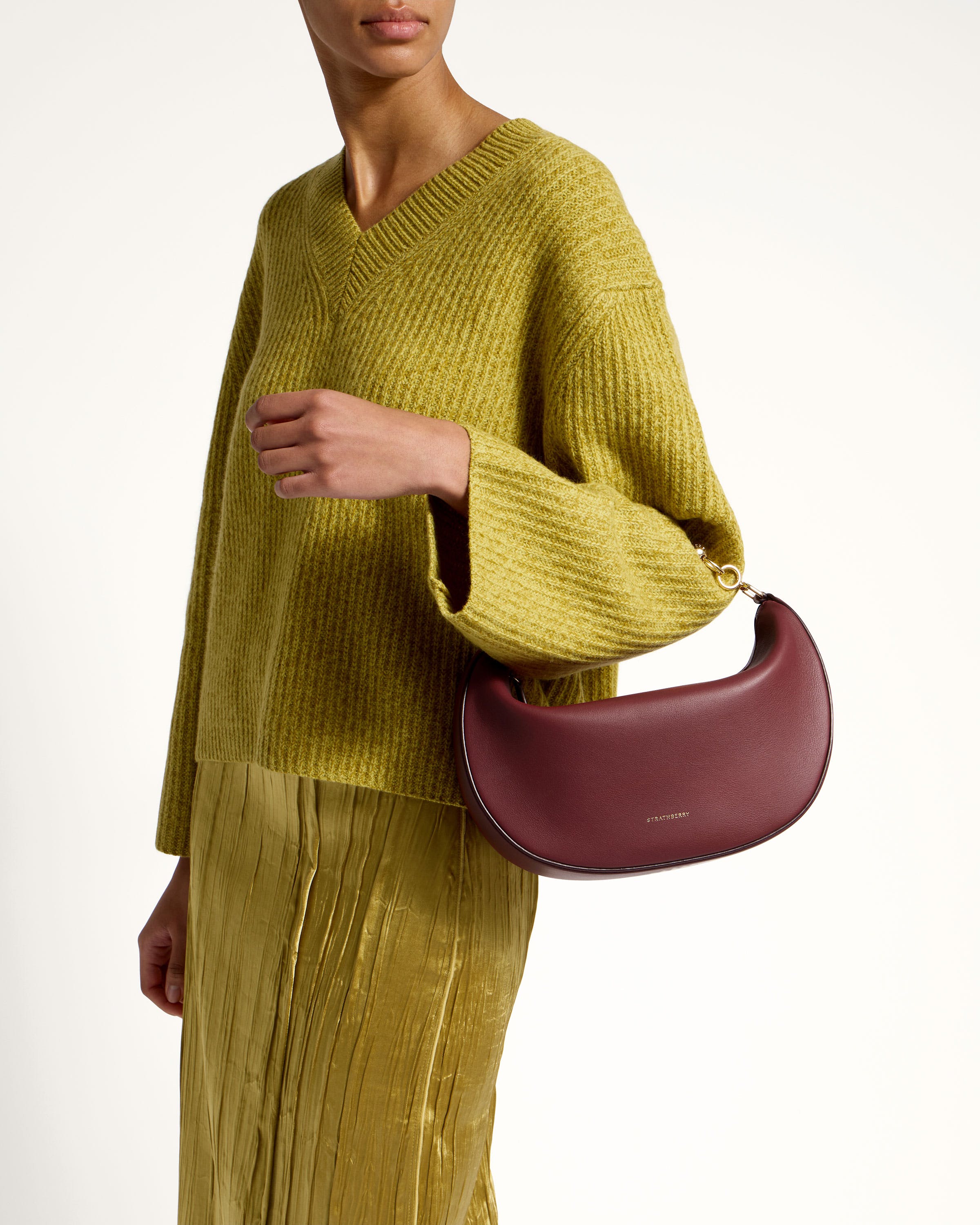 ★関税込み★【STRATHBERRY】Crescent Moon バッグ Strathberry - Crescent Moon - Burgundy