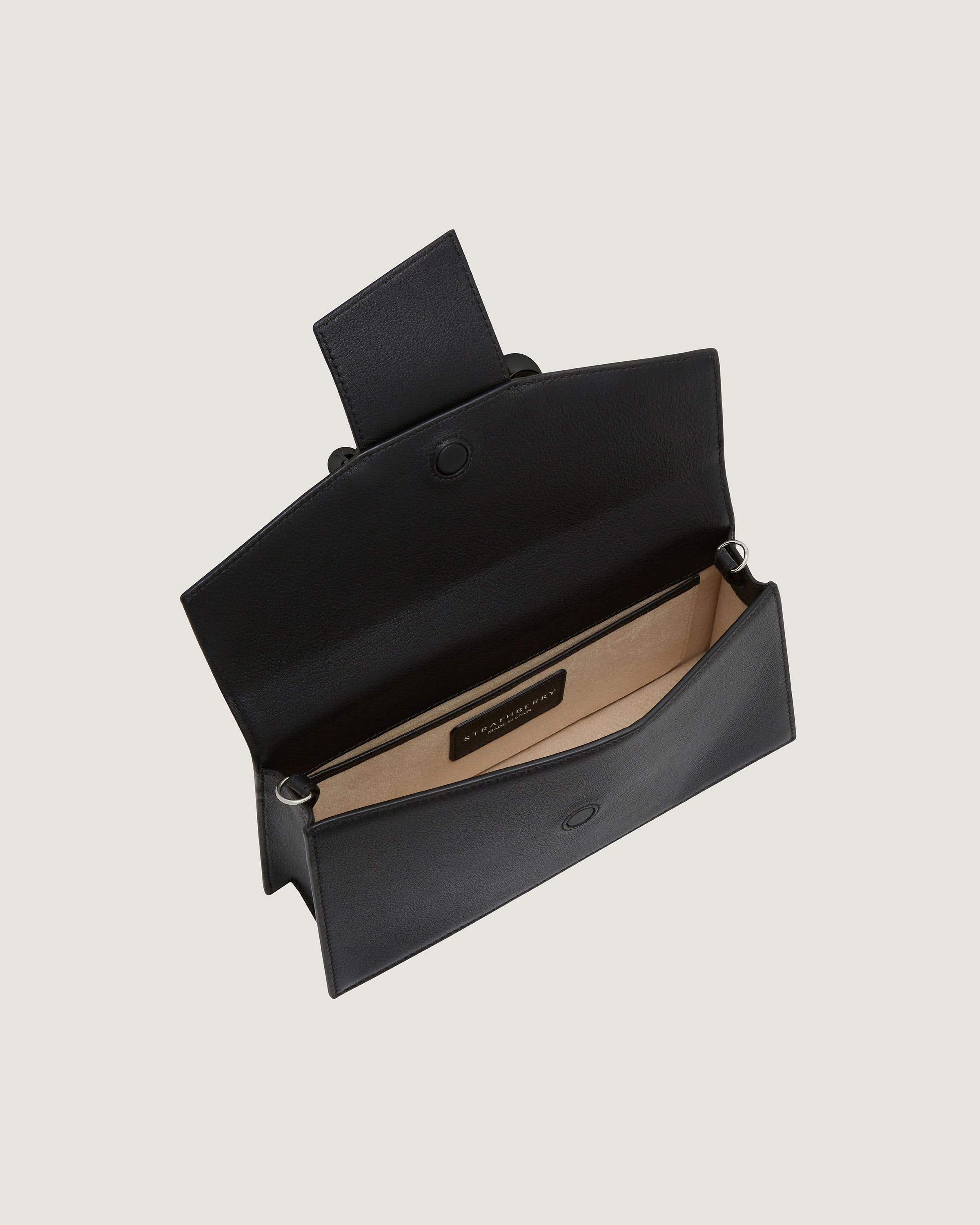 最新人気 ストラスベリー レザーミニショルダーバッグ - Crescent Mini - ヨガ・ピラティス