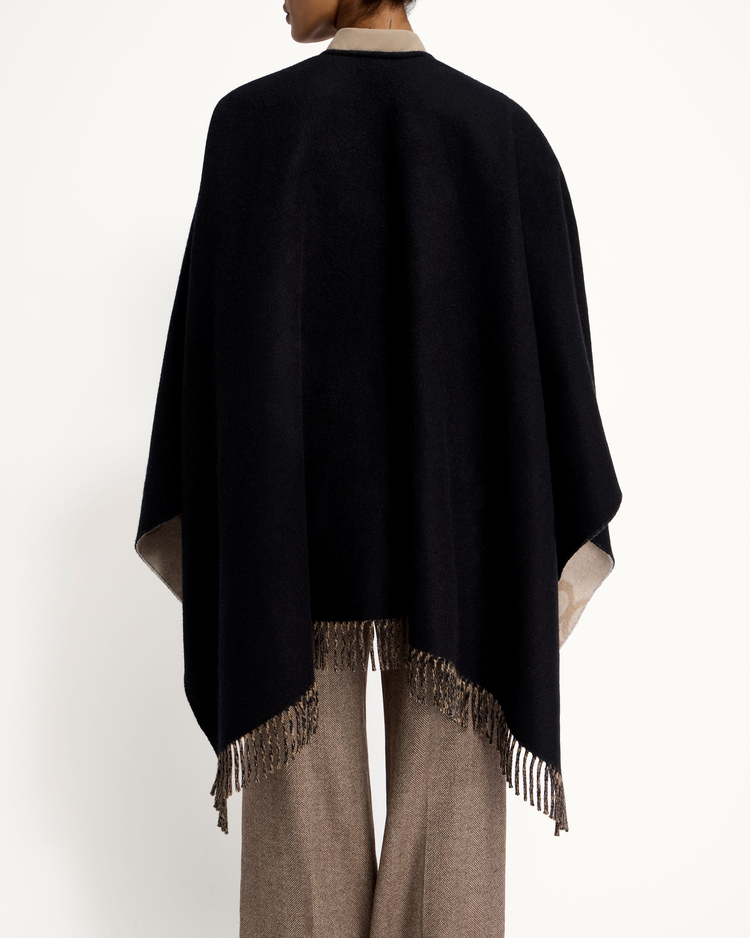 Burberry★素敵！Reversible Camel House Check Wool Cape Shawl A9B7569A-8FCC-4A04-8575-