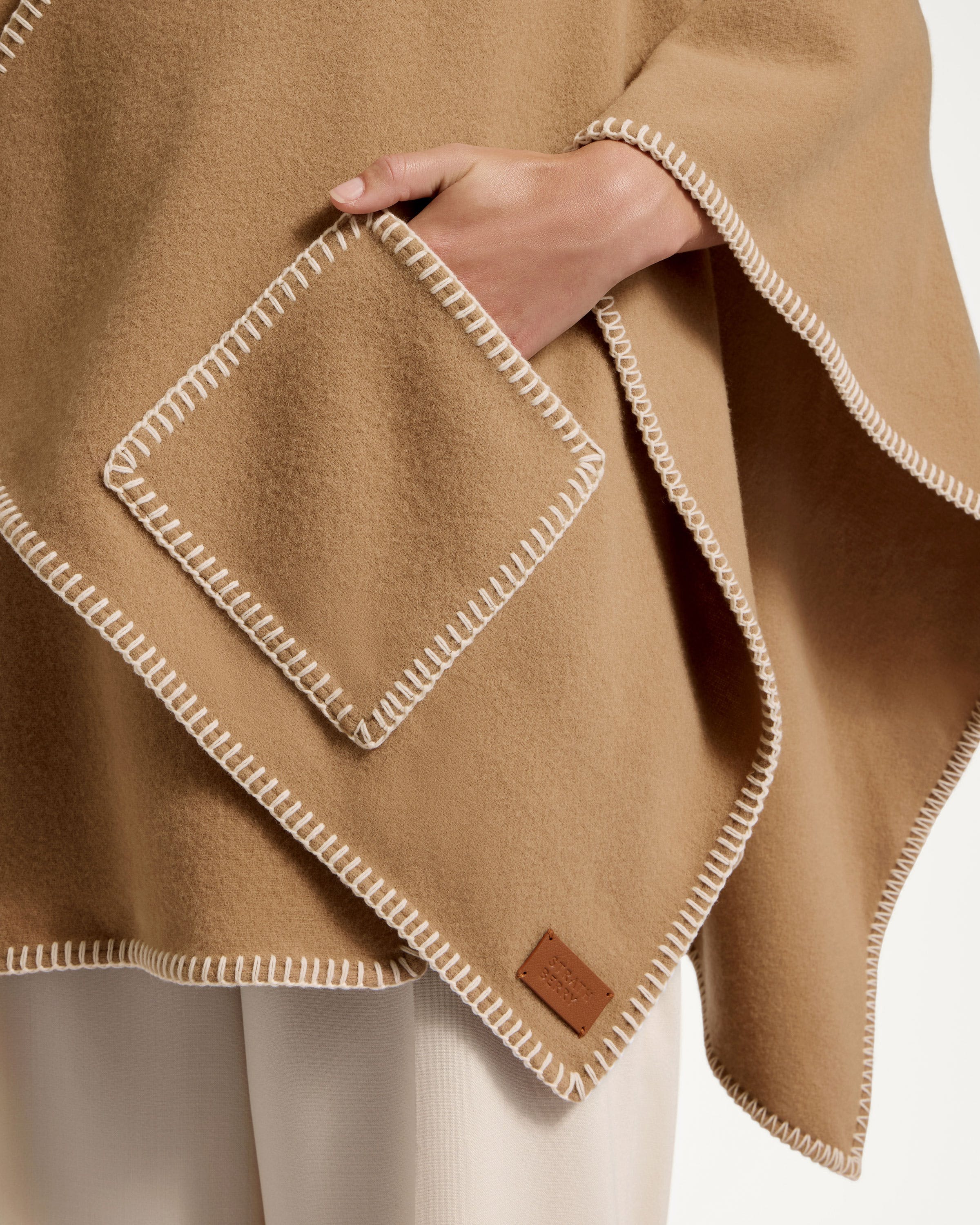 Hella / ヘラ SLAB KNIT COCOON VEST camel Hella | ◼︎SLAB KNIT COCOON VEST ¥19,800（tax inc.） ウール