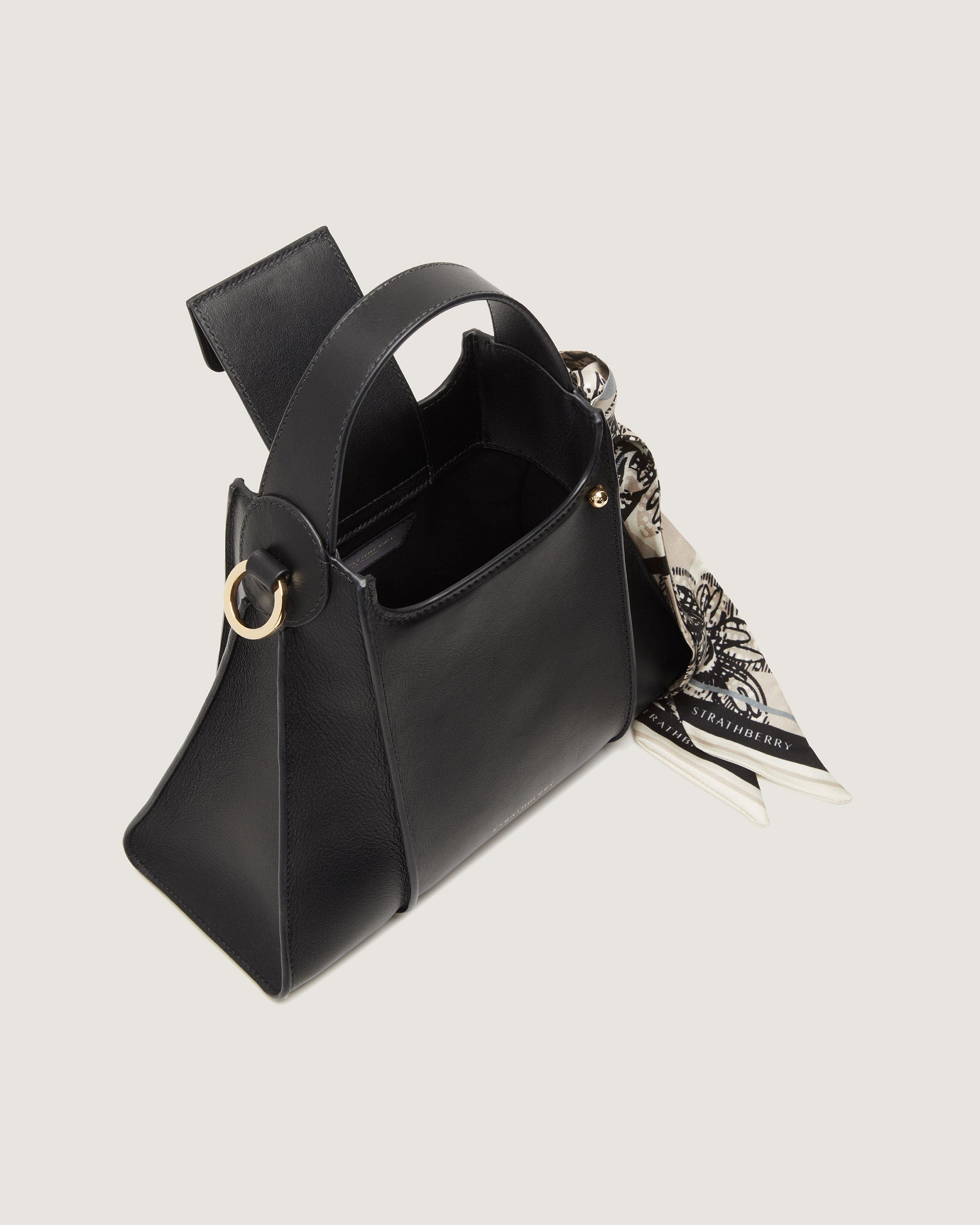 ☆国内発送☆【STRATHBERRY】Arkshell バッグ 2WAY Strathberry - Arkshell - Black