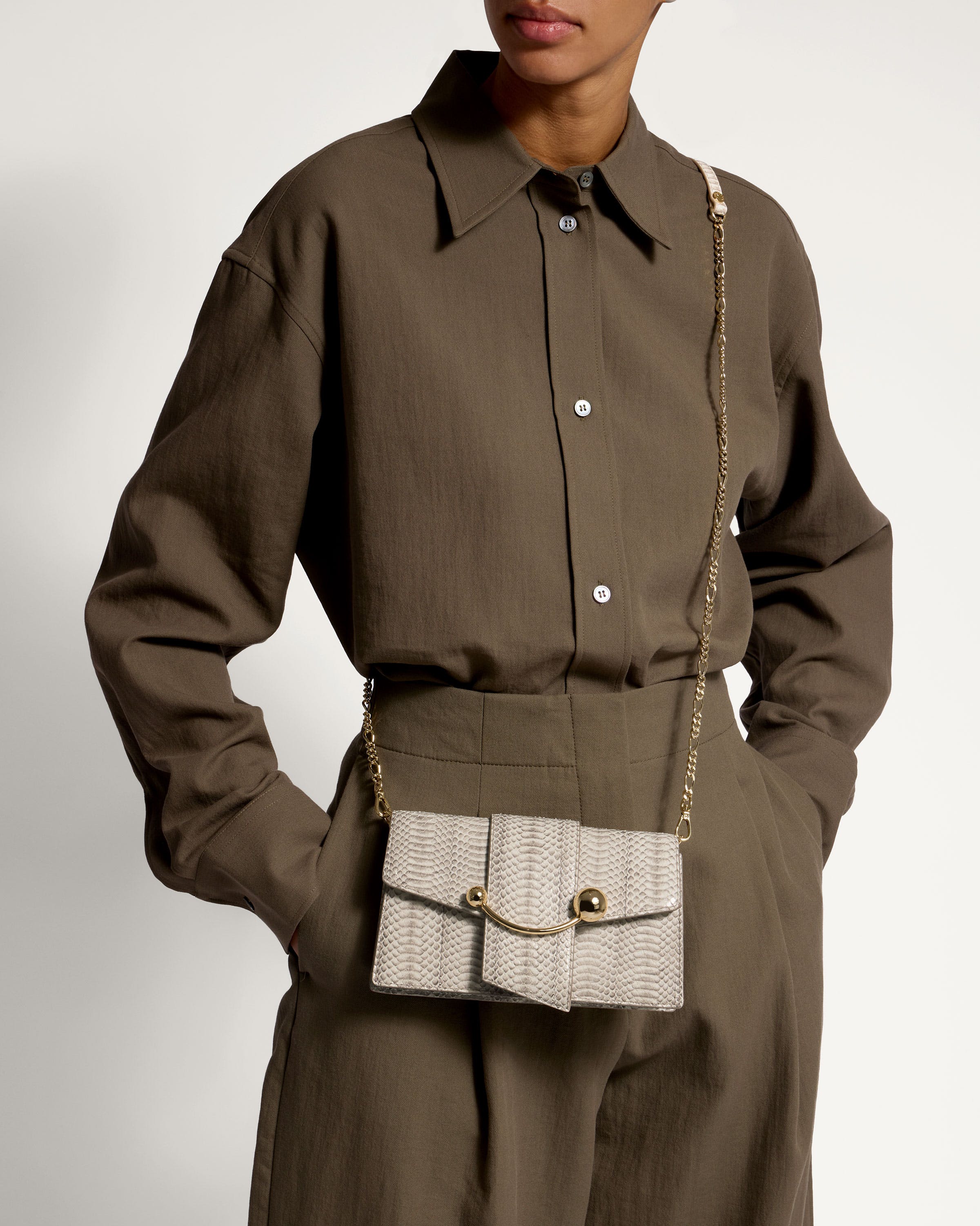 キャサリン妃愛用 英国発 ＊Strathberry＊ Crescent on a Chain 1736193935-strathberry-