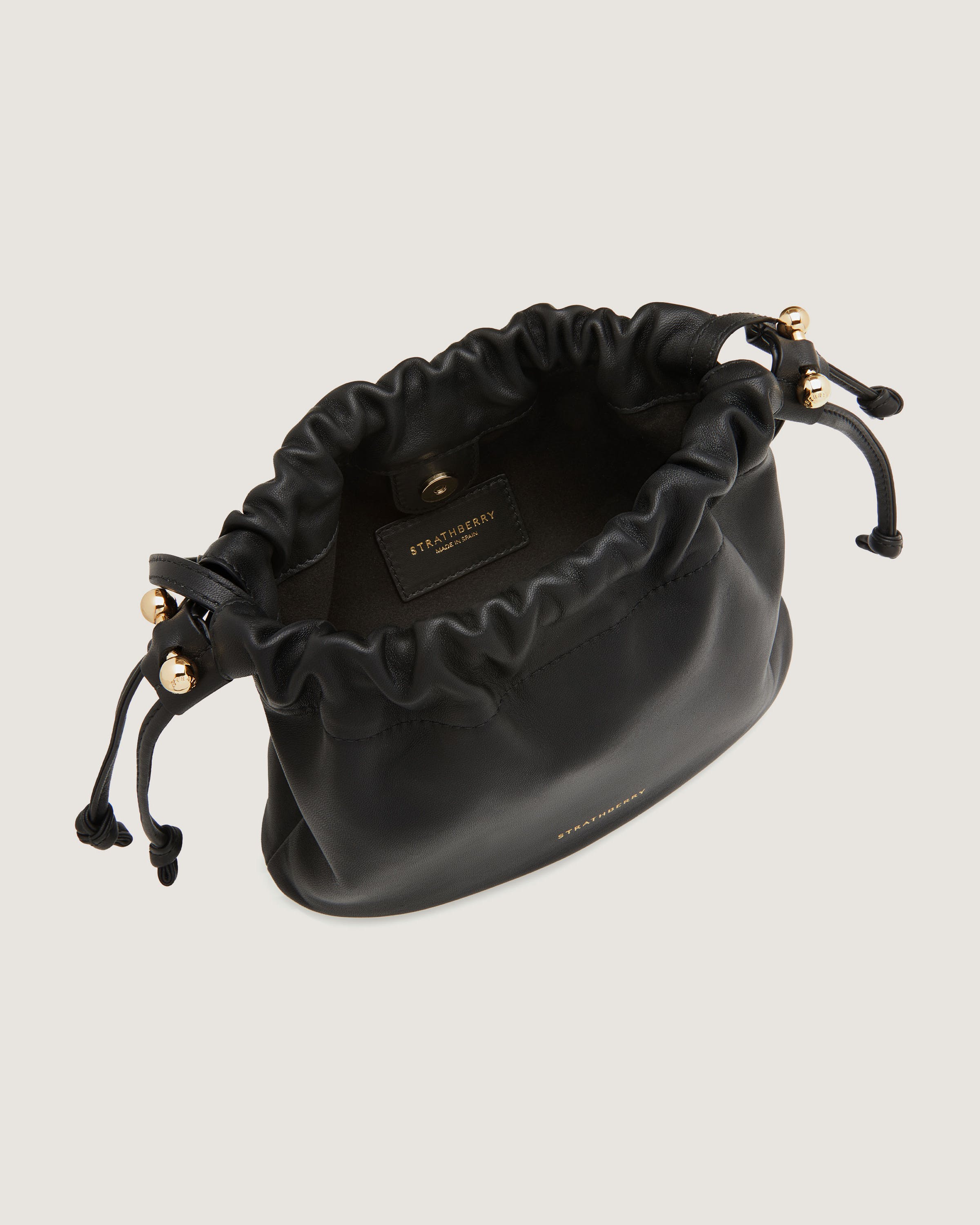 【英国王室御用達ブランド】 STRATHBERRY Charlotte Drawstring Strathberry - Charlotte Drawstring - Black