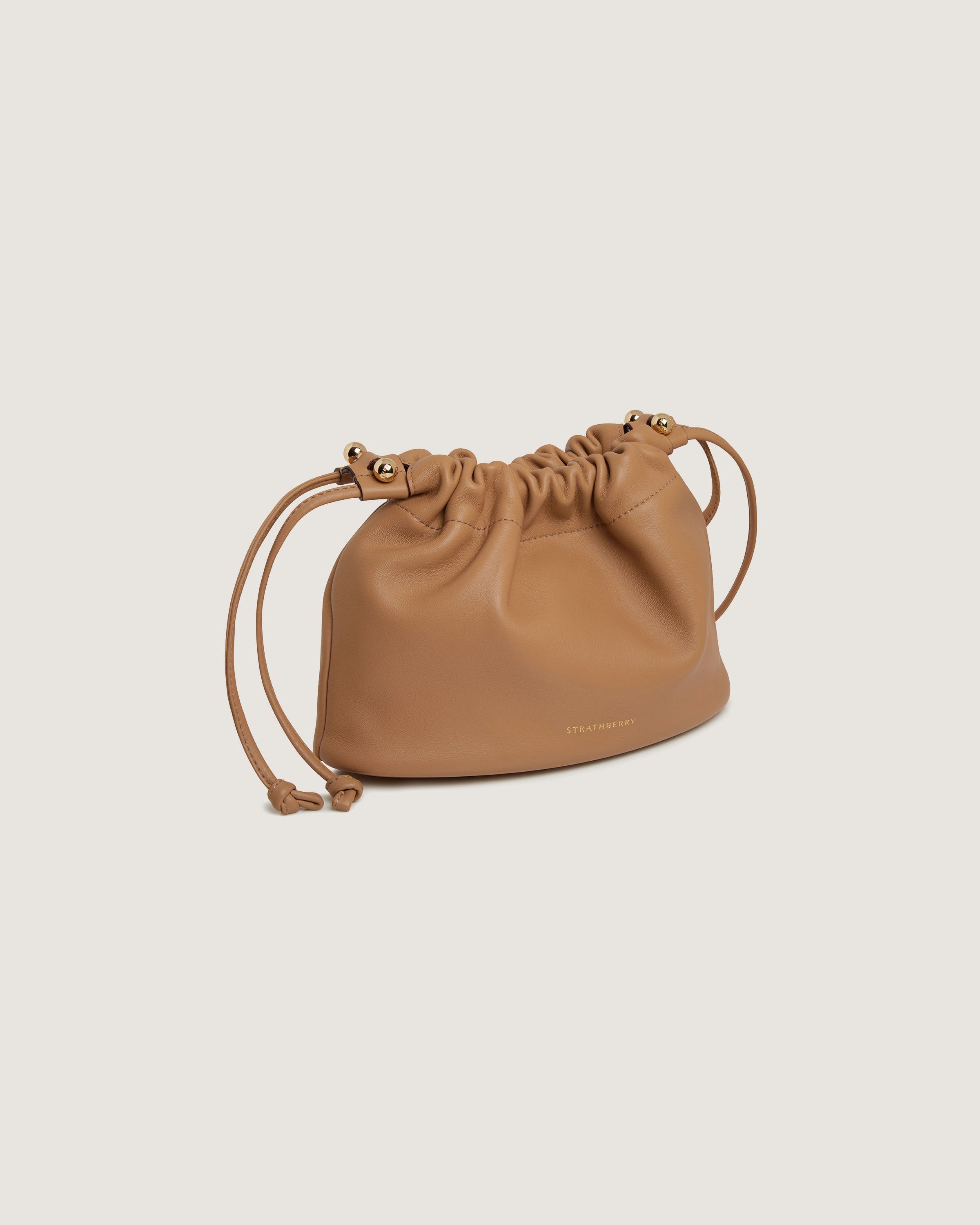 STRATHBERRY Charlotte Drawstringショルダーバッグ cms-pm-hero-20251-157-554-670-