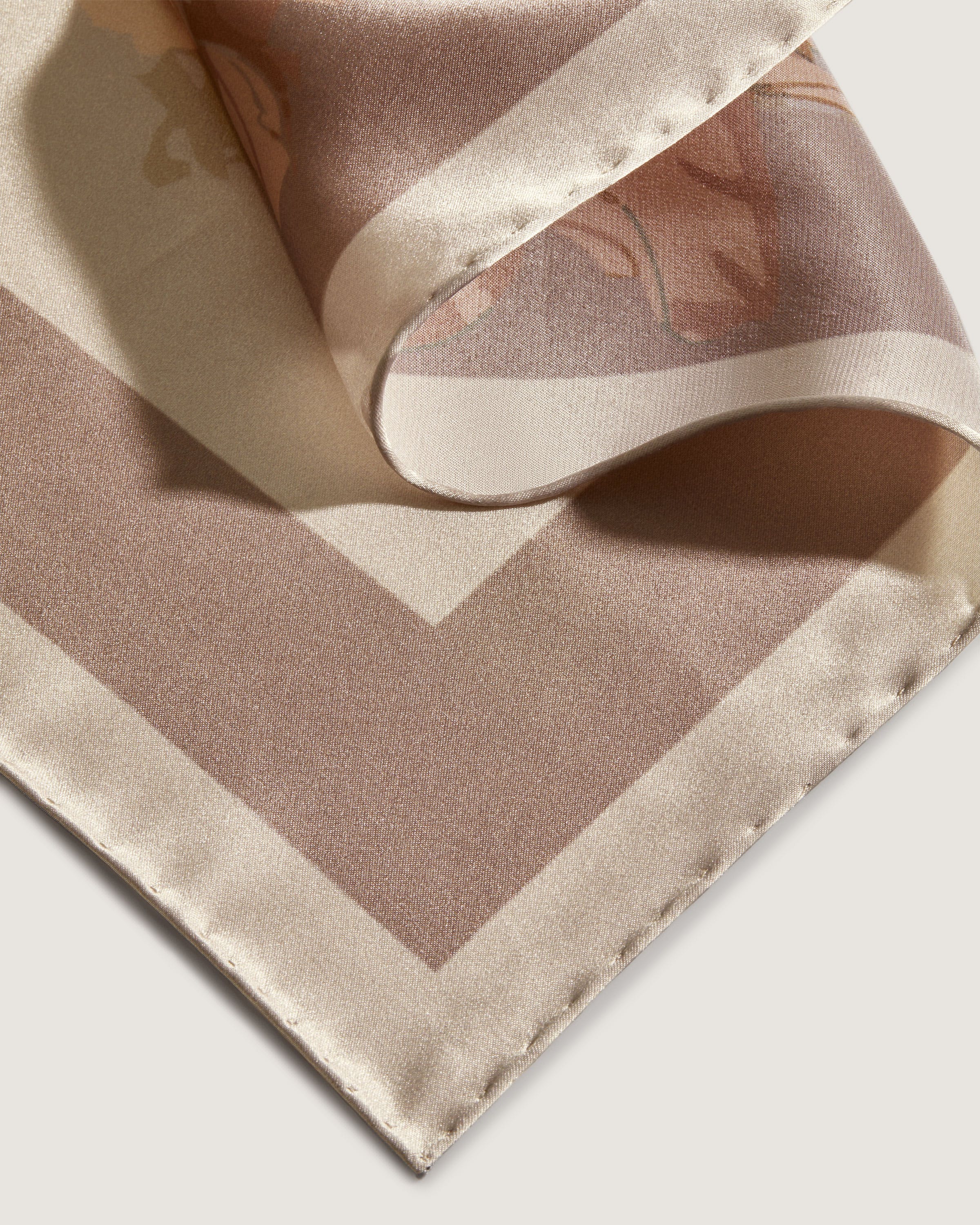 Silk Square Scarf | Strathberry 日本 / Japan